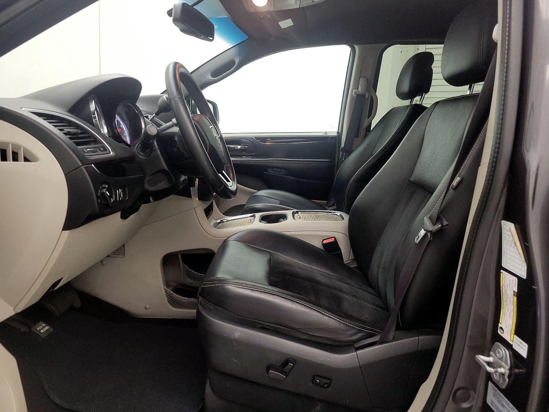 Thumbnail: 2017 Dodge Grand Caravan - 11