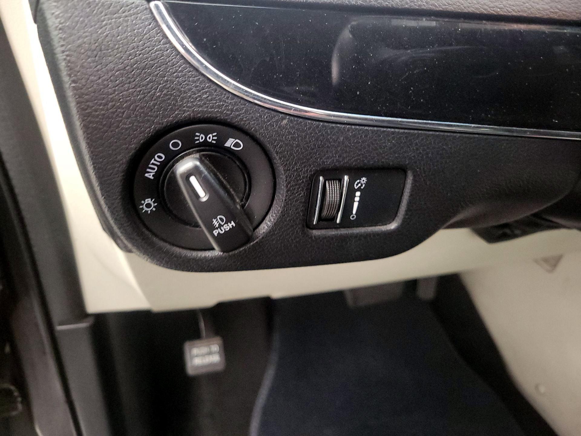 Thumbnail: 2017 Dodge Grand Caravan - 13