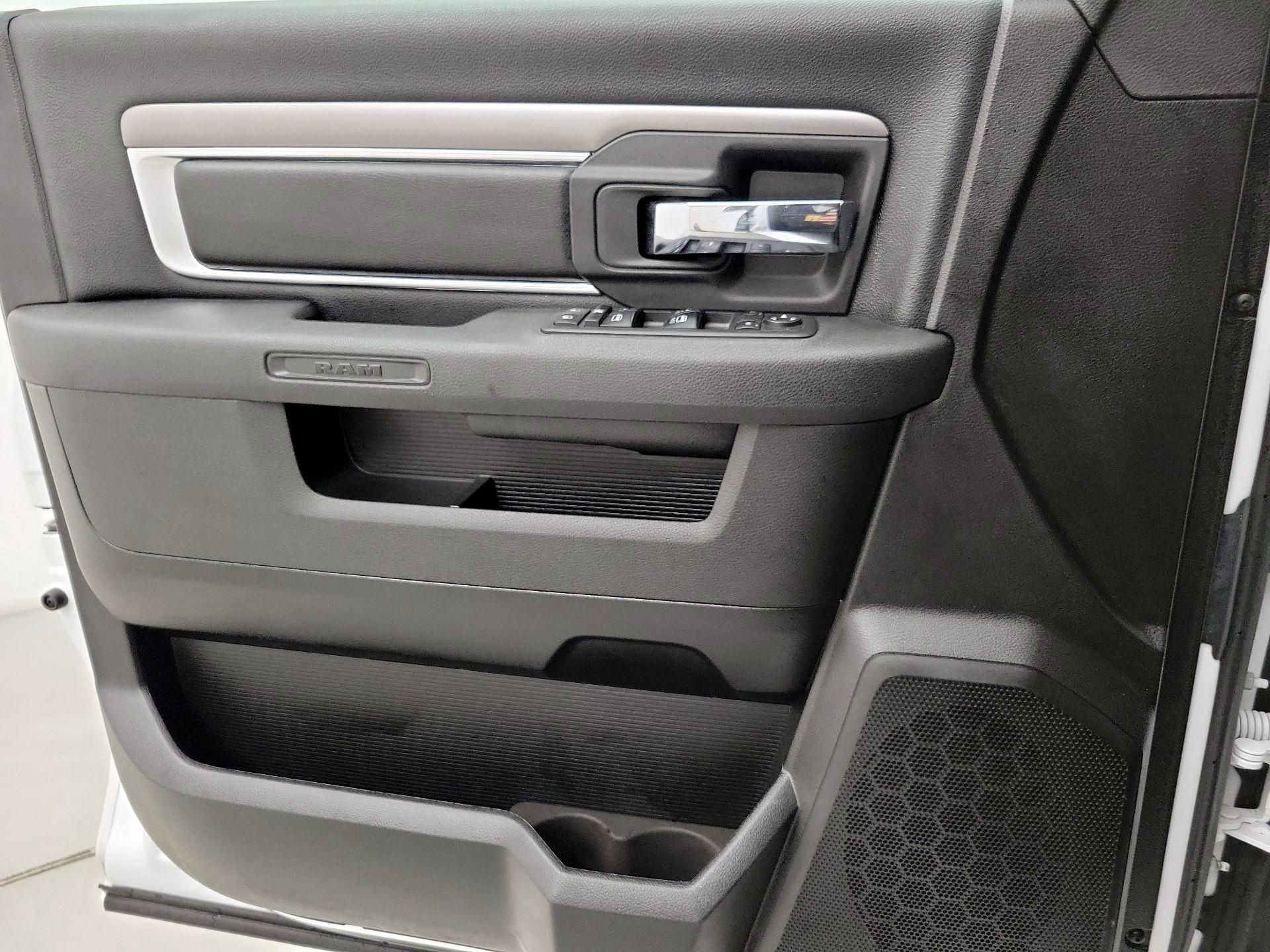 Thumbnail: 2021 RAM 1500 Classic - 12