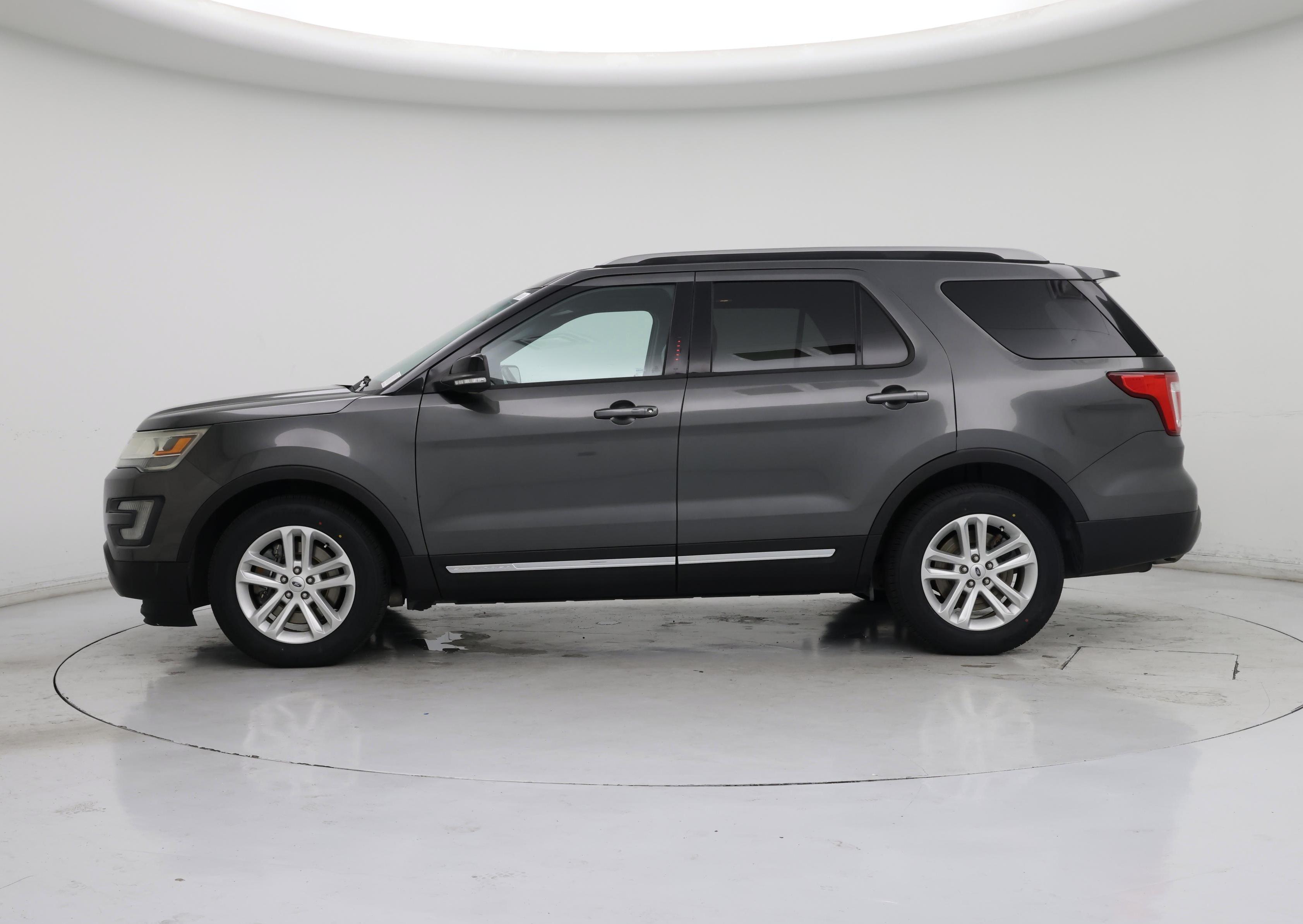 Thumbnail: 2017 Ford Explorer - 3