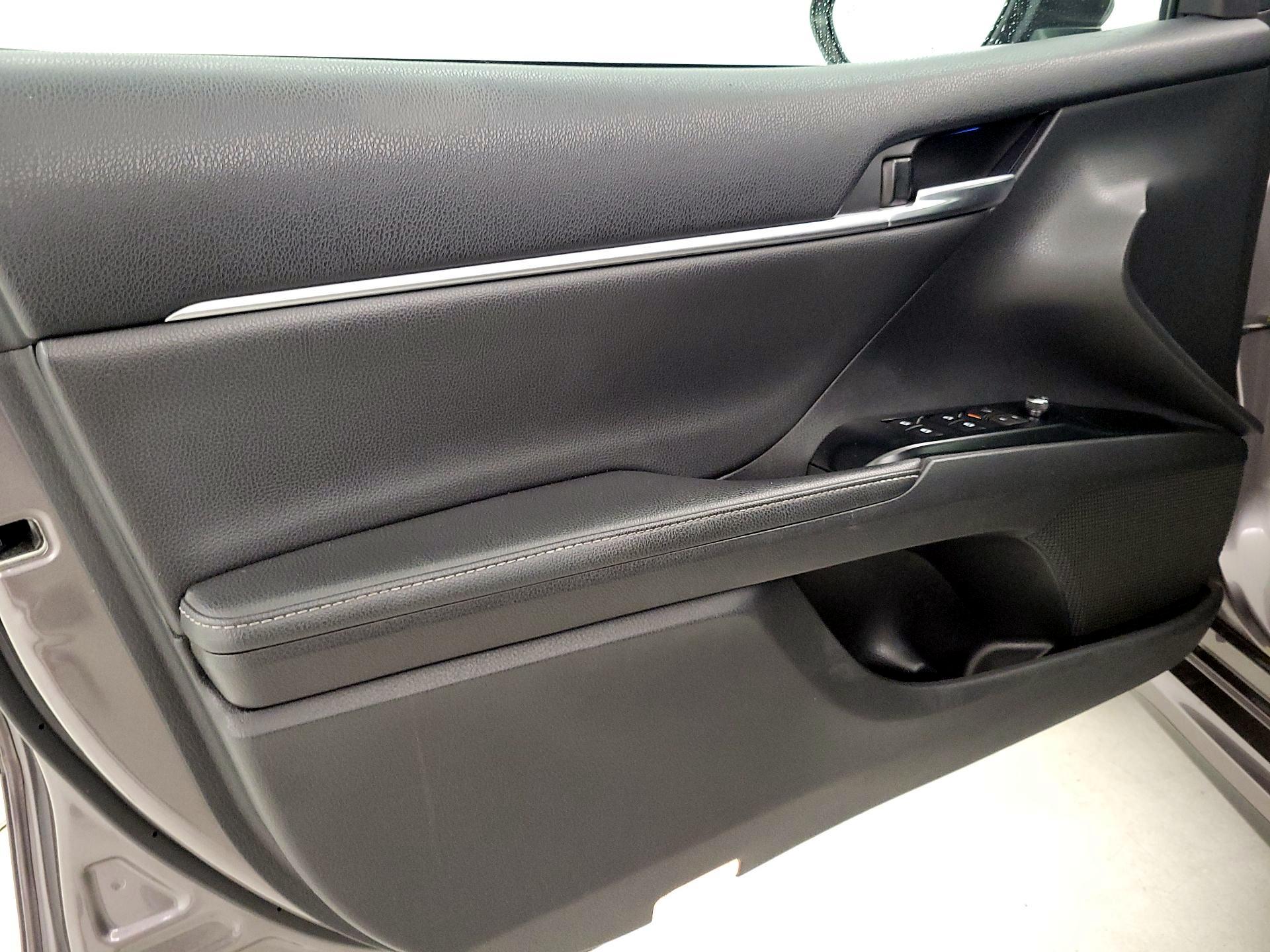 Thumbnail: 2020 Toyota Camry - 12