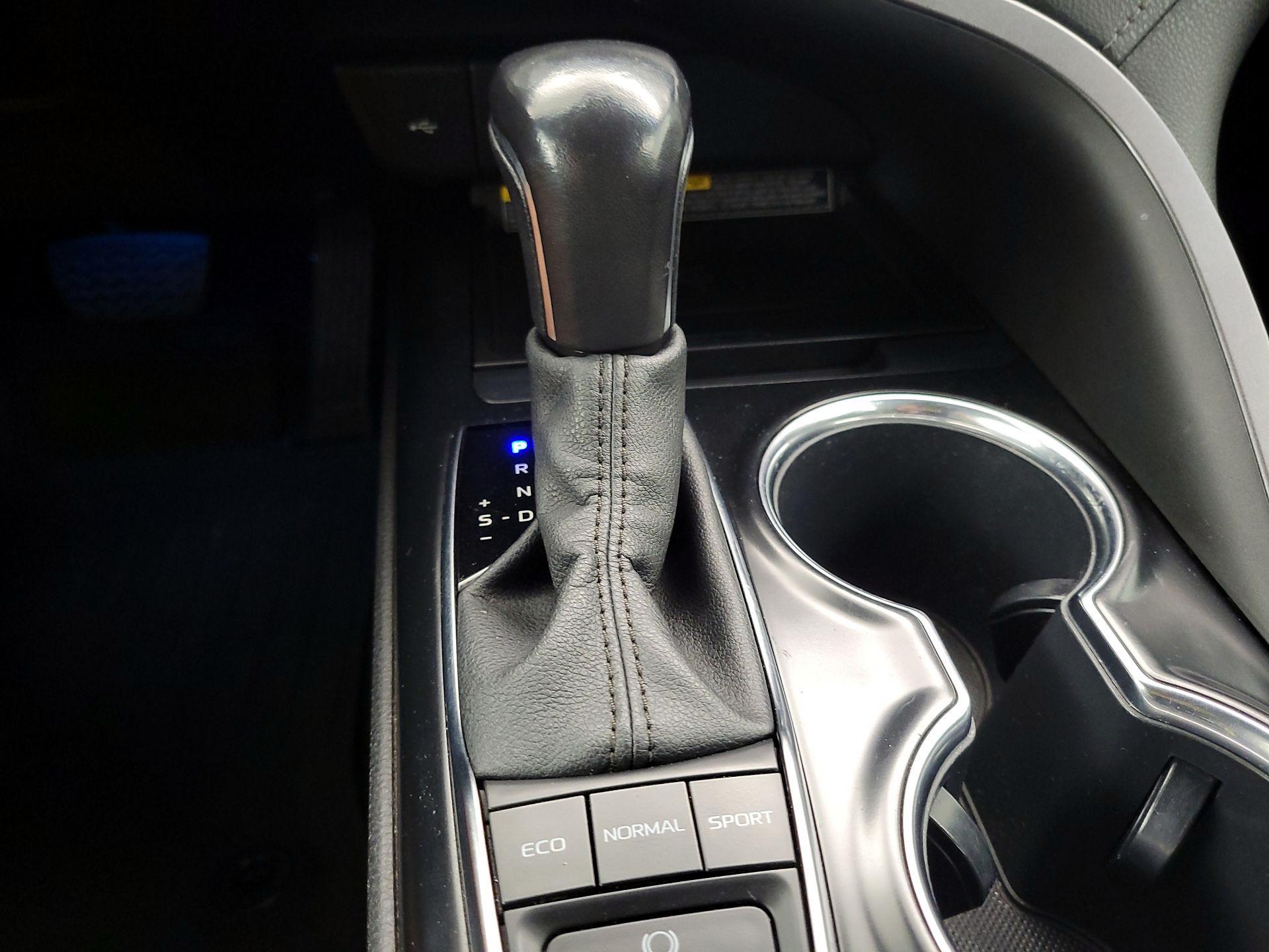 Thumbnail: 2020 Toyota Camry - 18