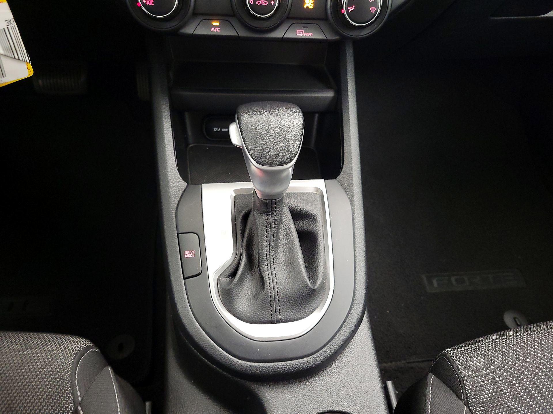 Thumbnail: 2023 Kia Forte - 17