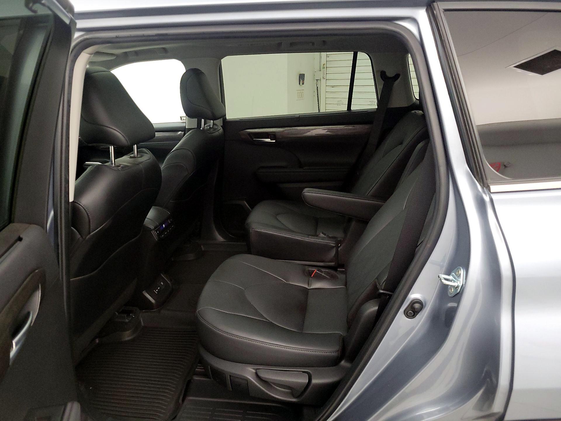 Thumbnail: 2024 Toyota Highlander - 20