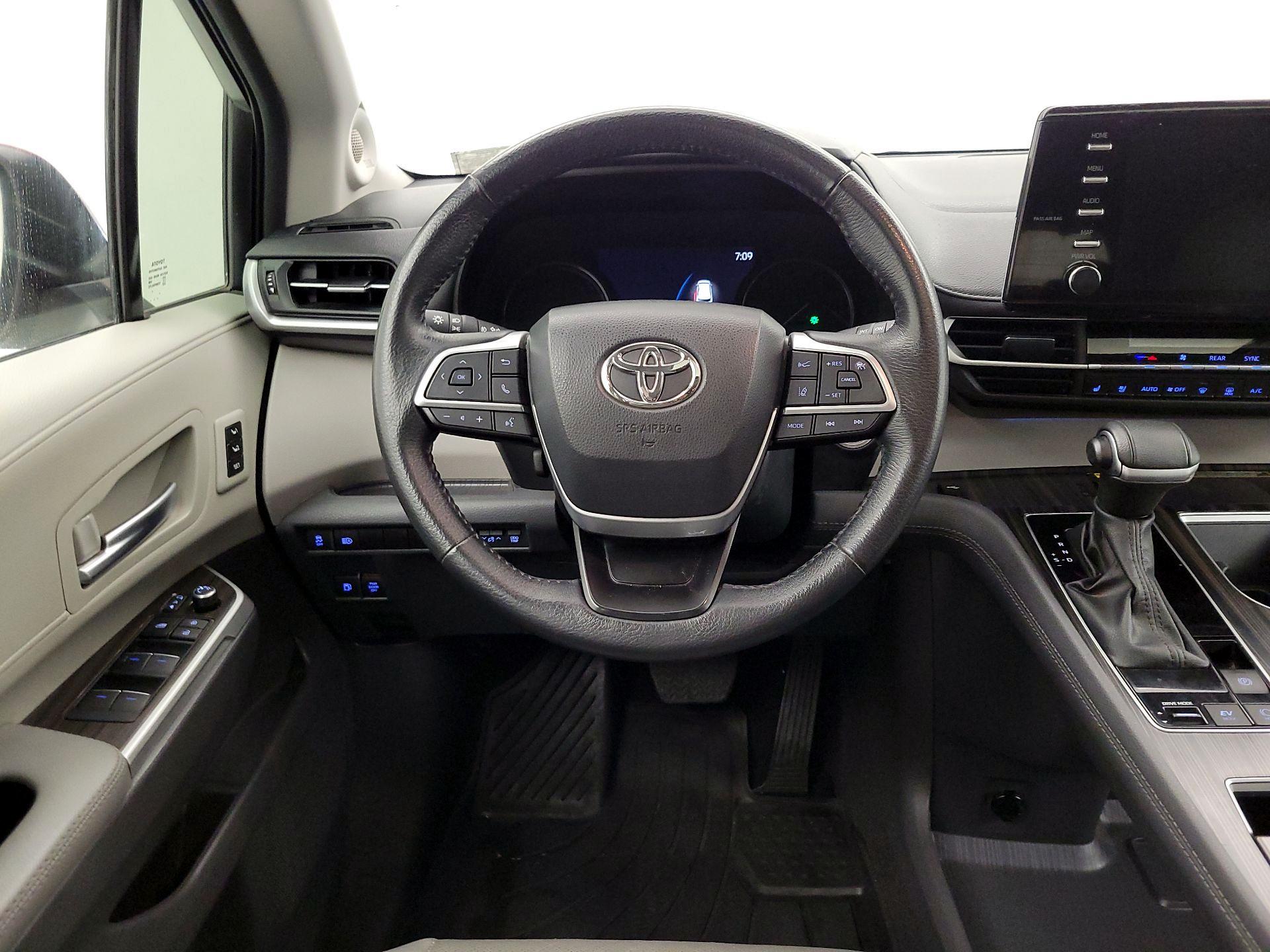 Thumbnail: 2024 Toyota Sienna - 10