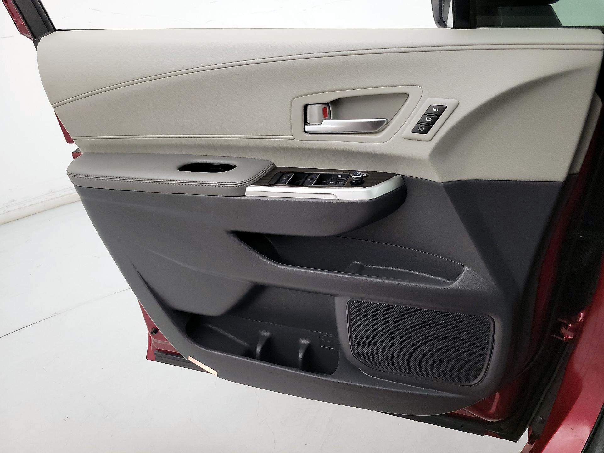 Thumbnail: 2024 Toyota Sienna - 12