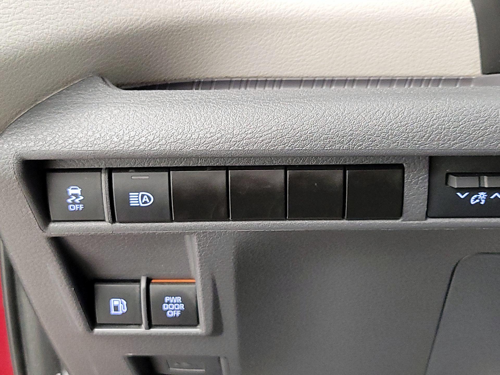 Thumbnail: 2024 Toyota Sienna - 13