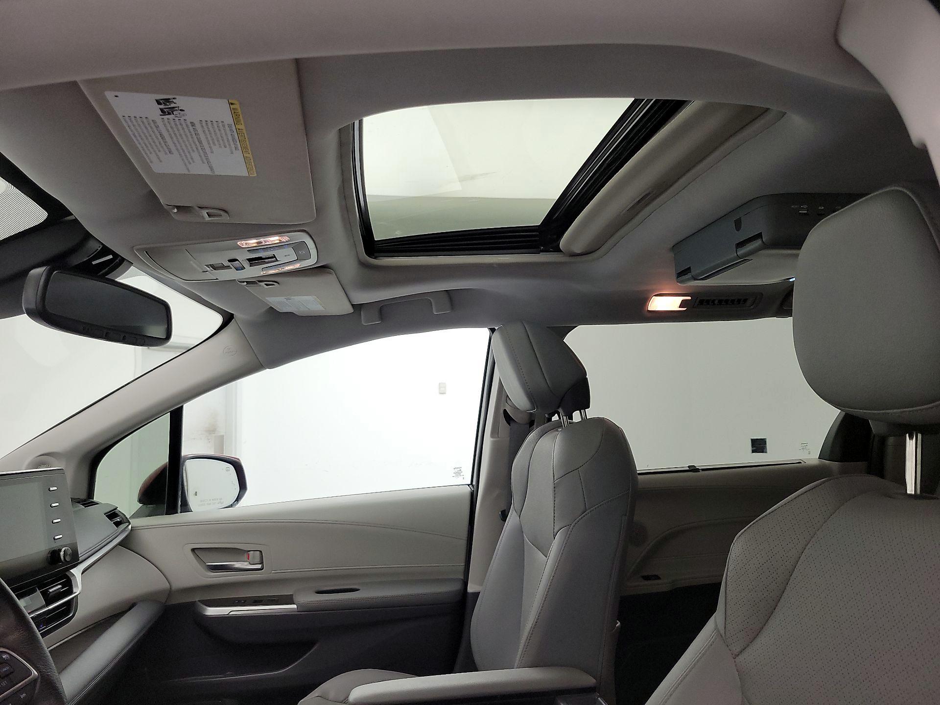 Thumbnail: 2024 Toyota Sienna - 19