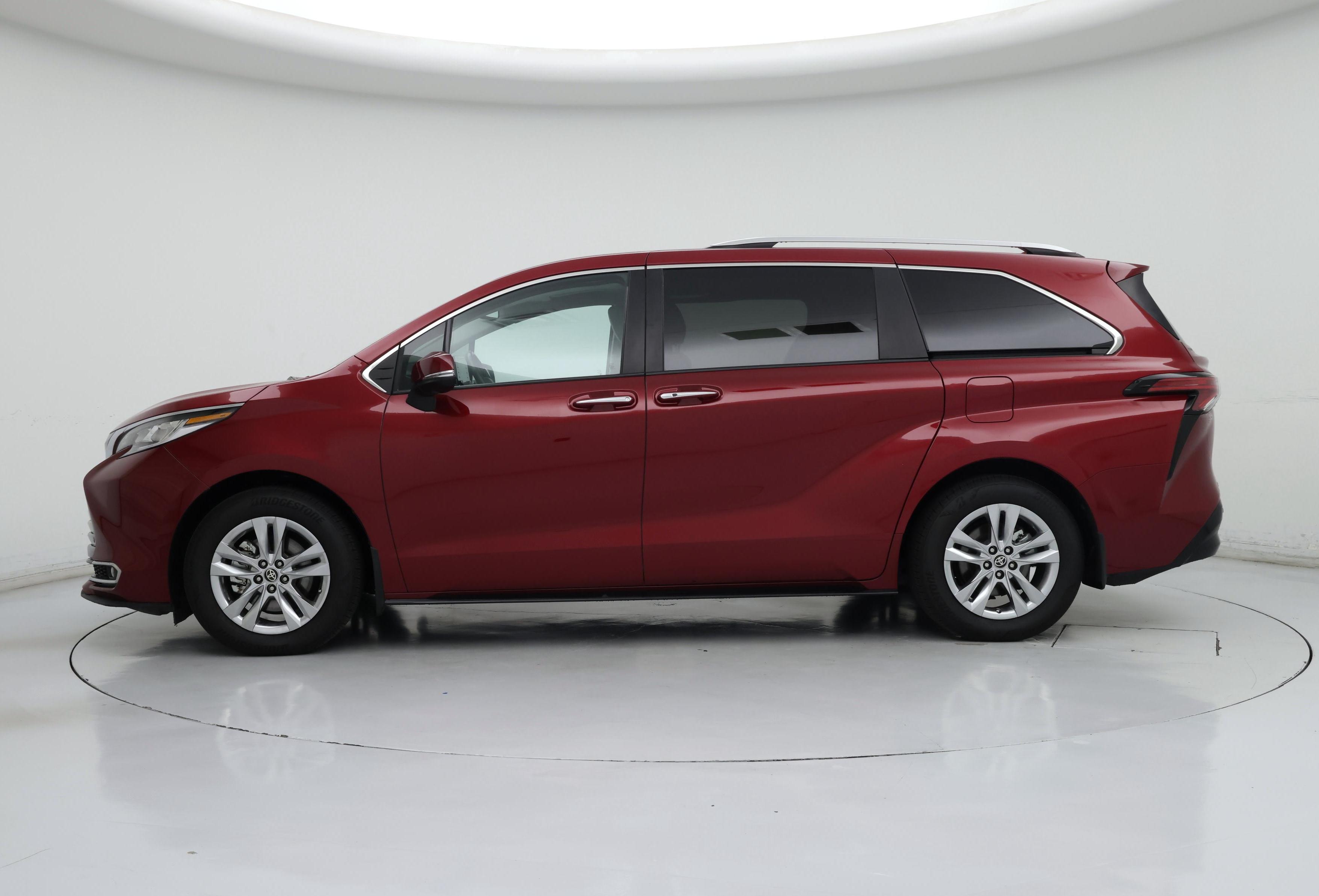 Thumbnail: 2024 Toyota Sienna - 3
