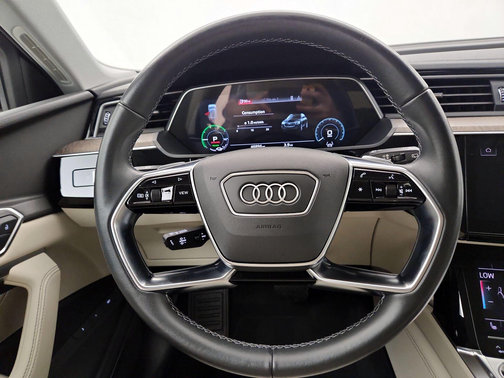 Thumbnail: 2022 Audi e-tron - 10