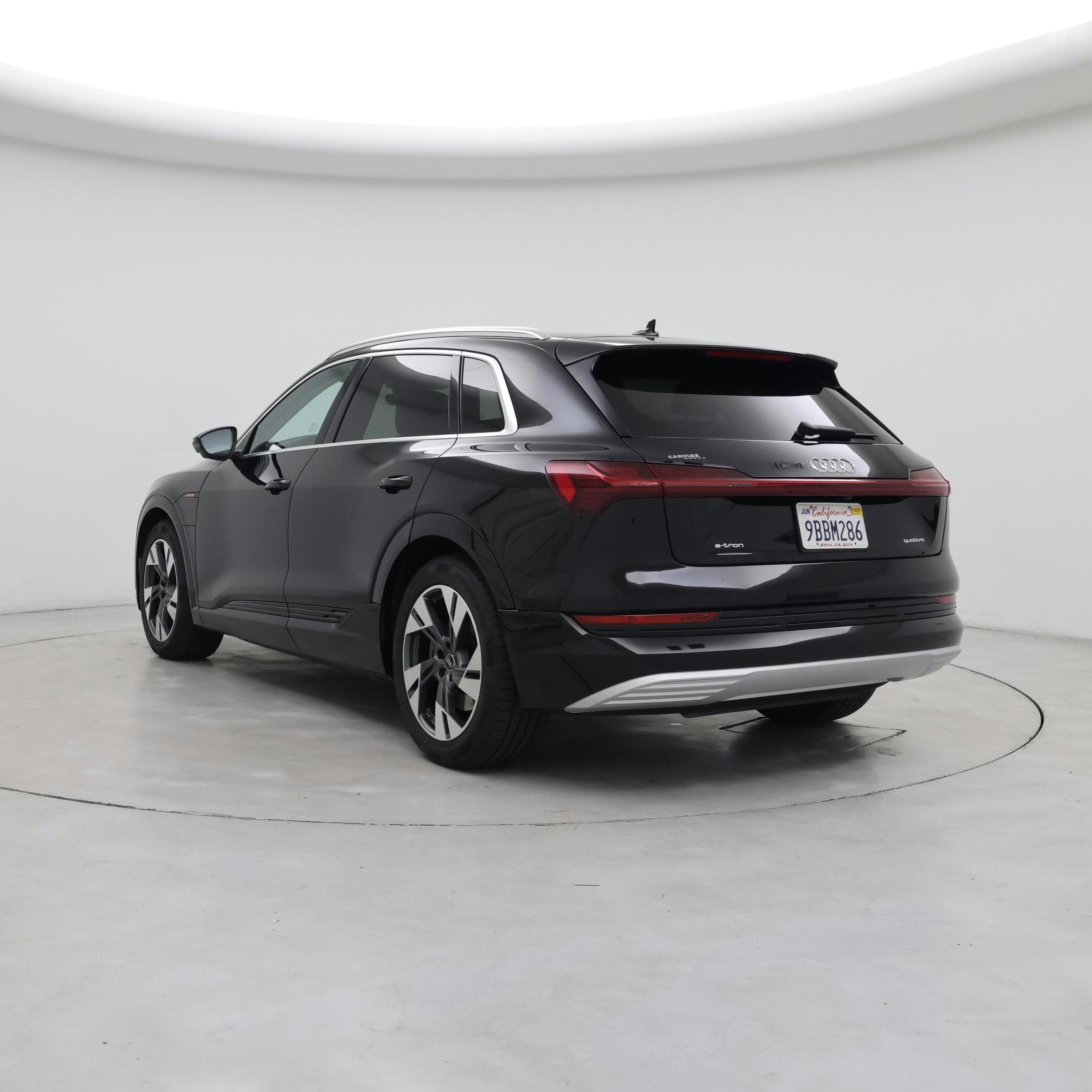 Thumbnail: 2022 Audi e-tron - 2