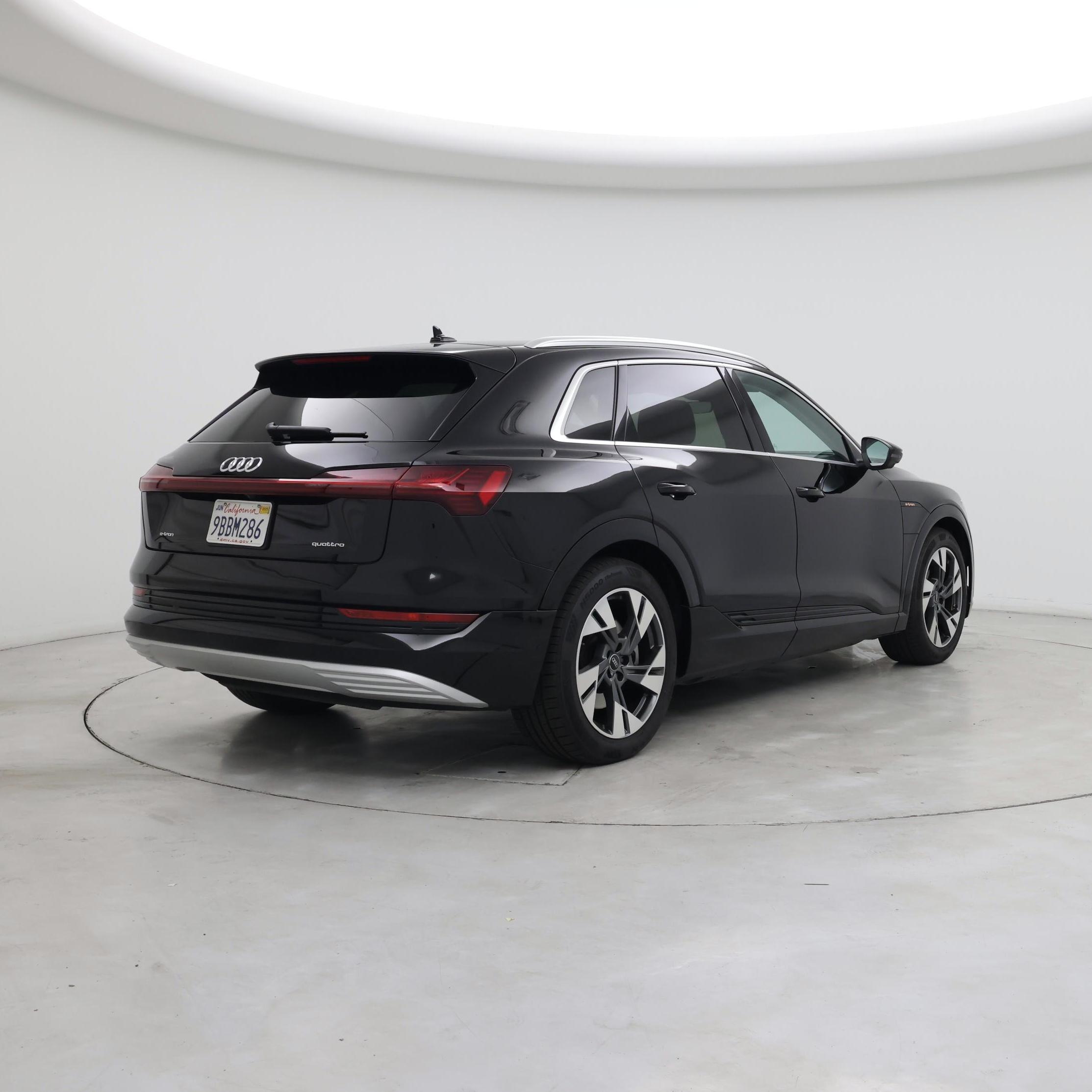 Thumbnail: 2022 Audi e-tron - 8