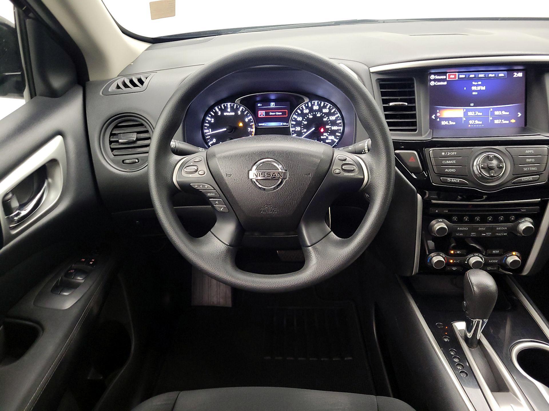 Thumbnail: 2017 Nissan Pathfinder - 10