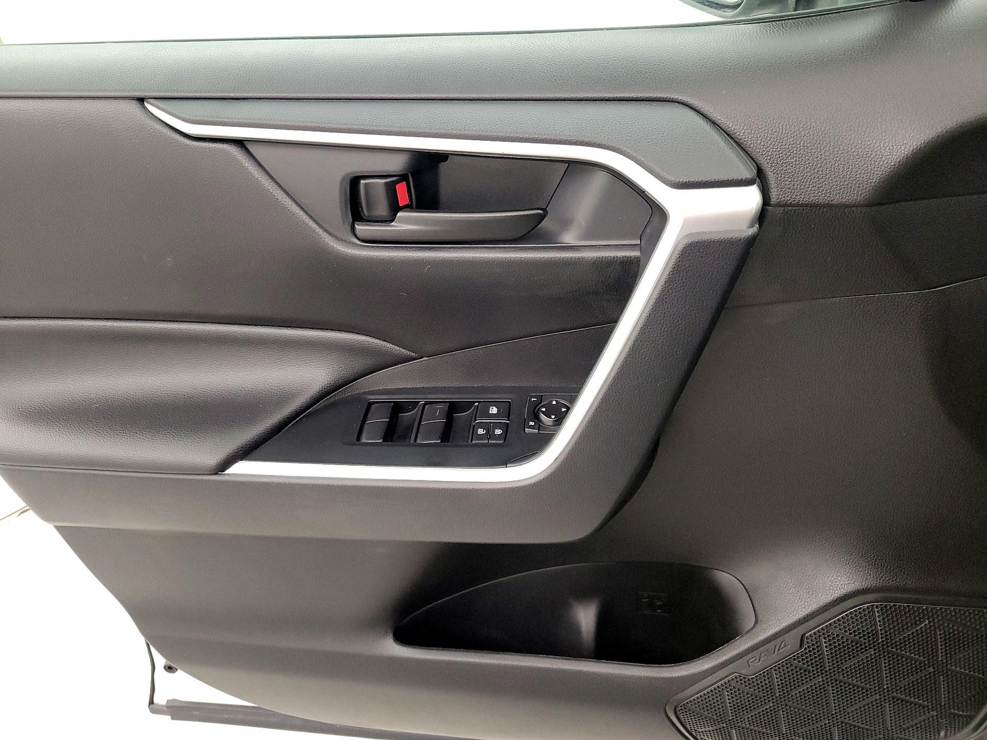 Thumbnail: 2020 Toyota RAV4 - 12