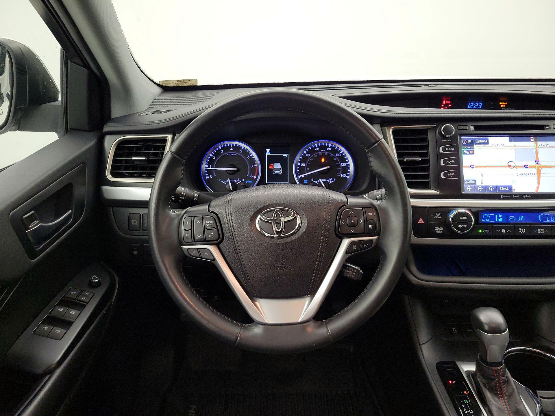 Thumbnail: 2019 Toyota Highlander - 10