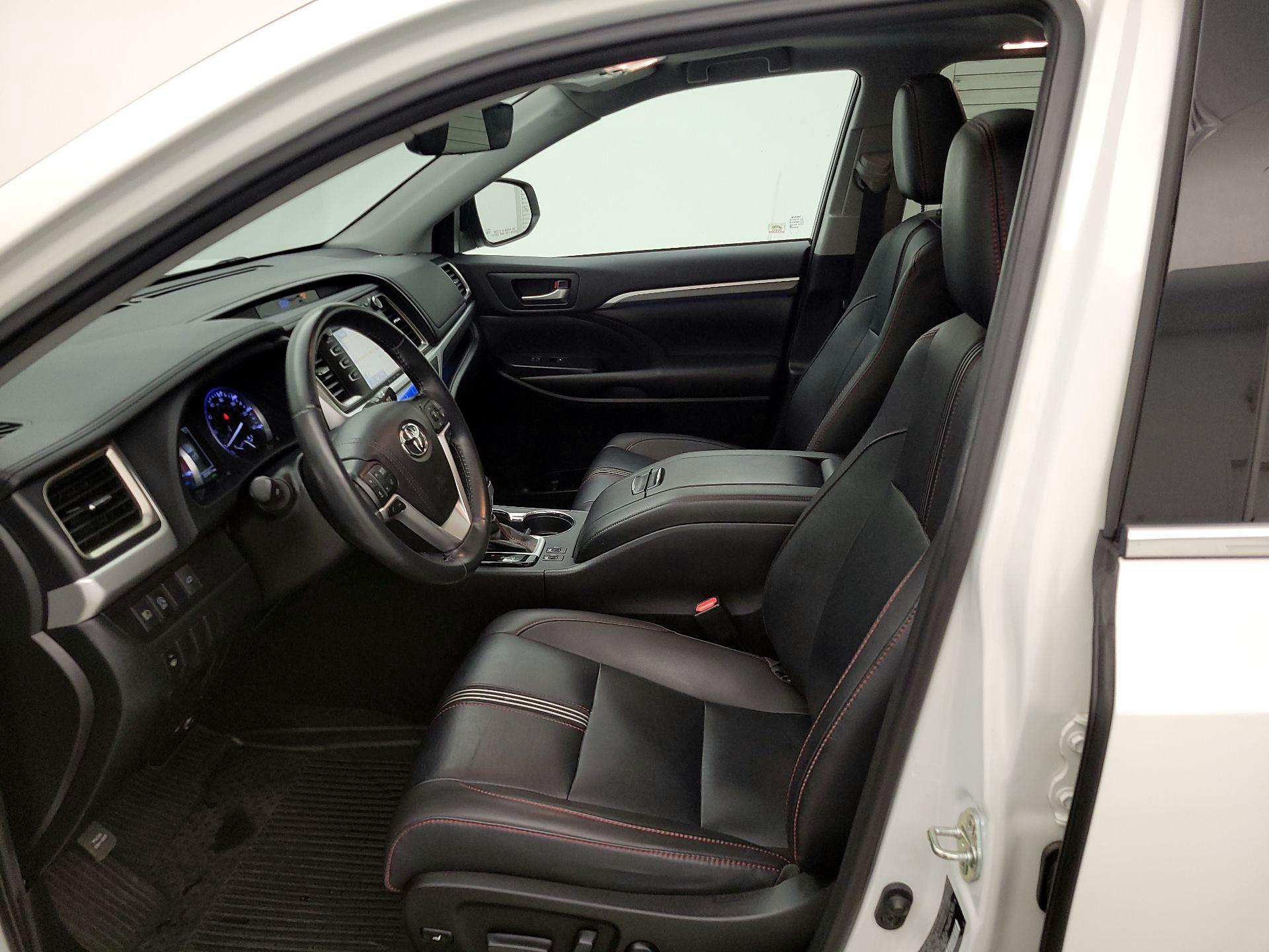 Thumbnail: 2019 Toyota Highlander - 11