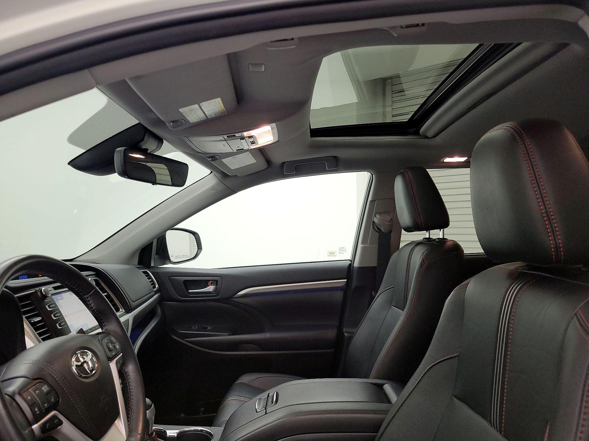 Thumbnail: 2019 Toyota Highlander - 20