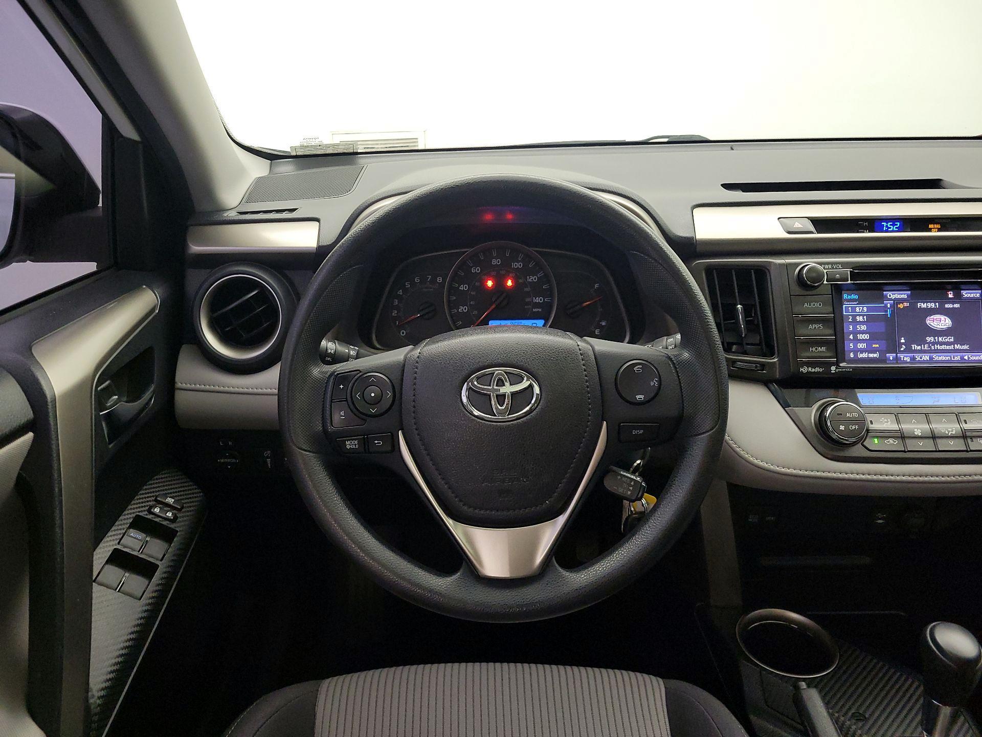 Thumbnail: 2015 Toyota RAV4 - 10