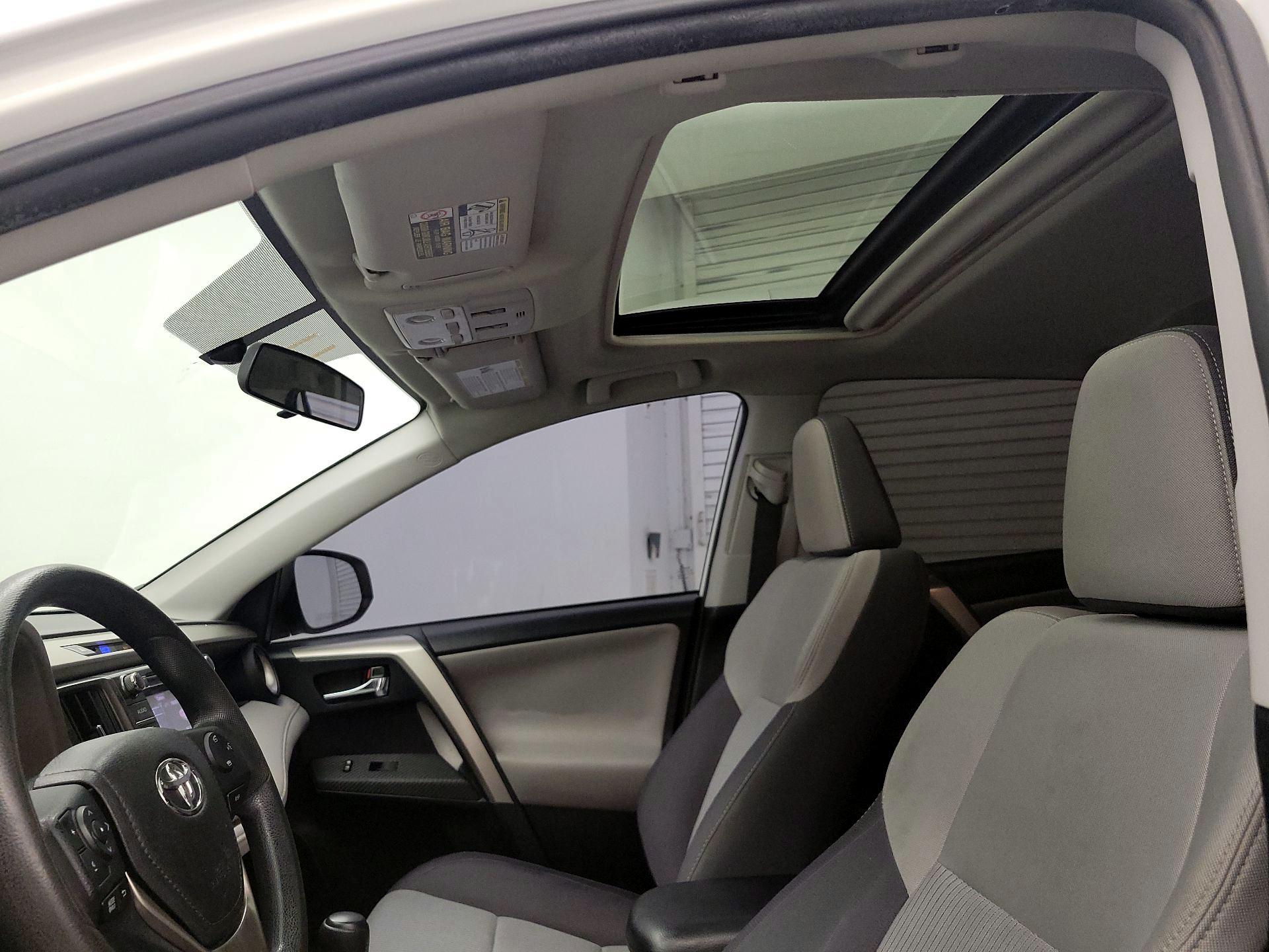 Thumbnail: 2015 Toyota RAV4 - 19