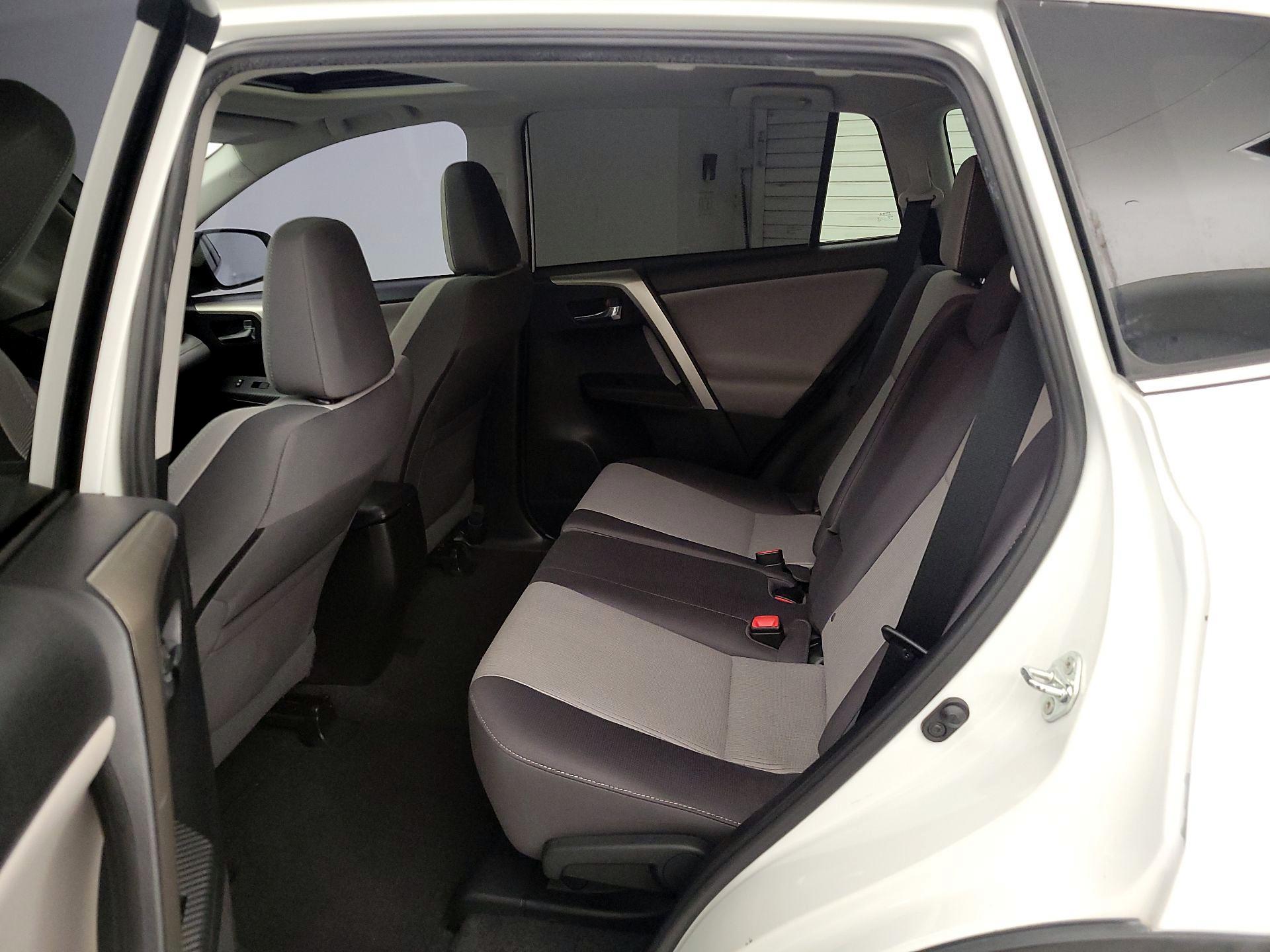 Thumbnail: 2015 Toyota RAV4 - 20