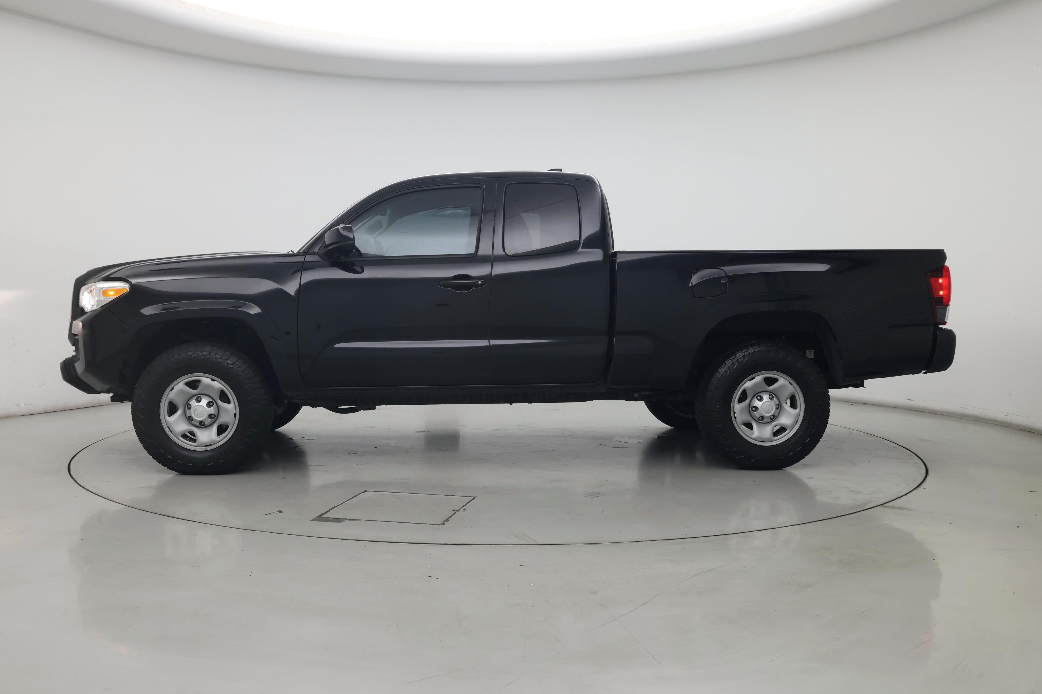Thumbnail: 2019 Toyota Tacoma - 3