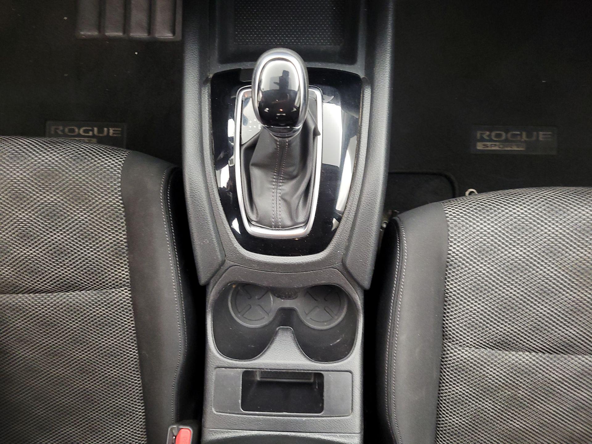 Thumbnail: 2020 Nissan Rogue Sport - 17