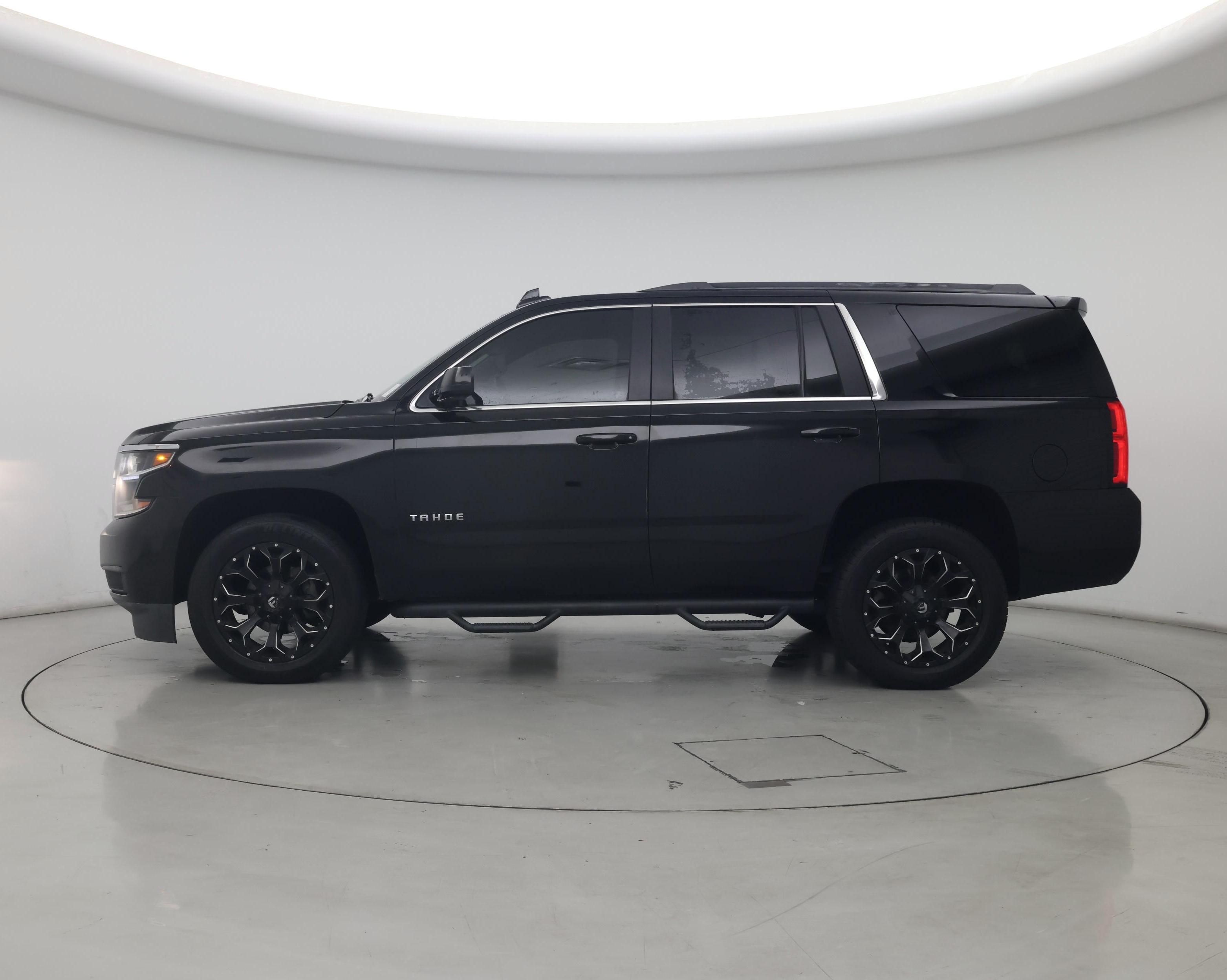 Thumbnail: 2017 Chevrolet Tahoe - 3