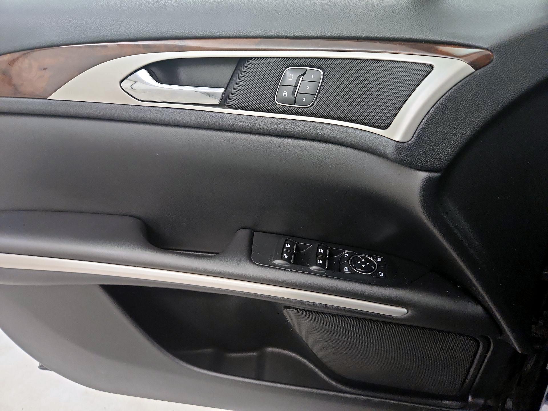 Thumbnail: 2016 Lincoln MKZ - 12