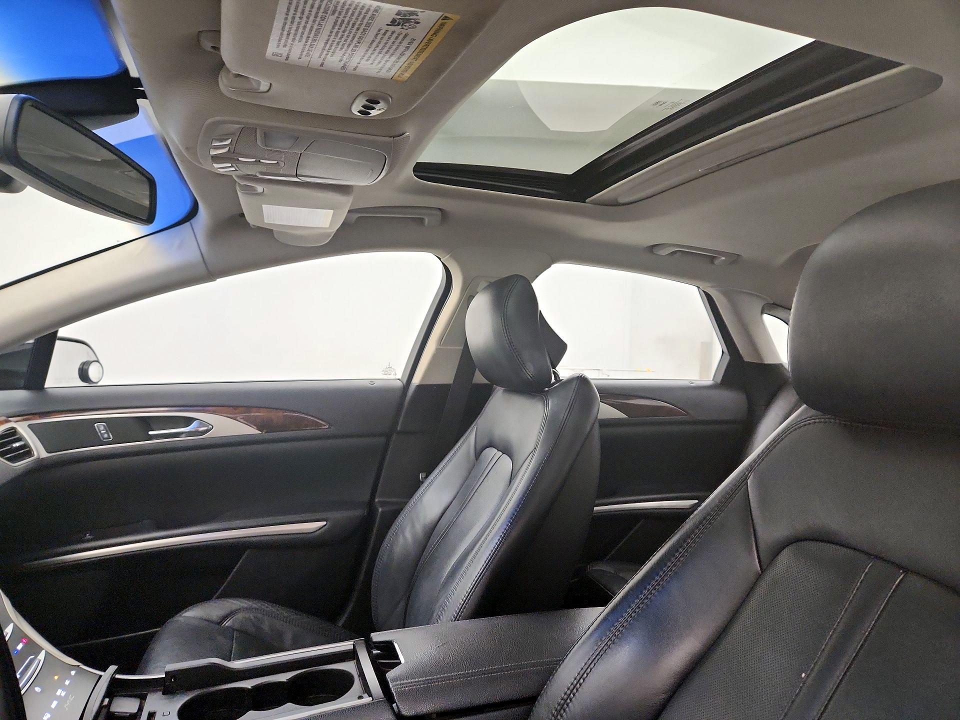 Thumbnail: 2016 Lincoln MKZ - 18
