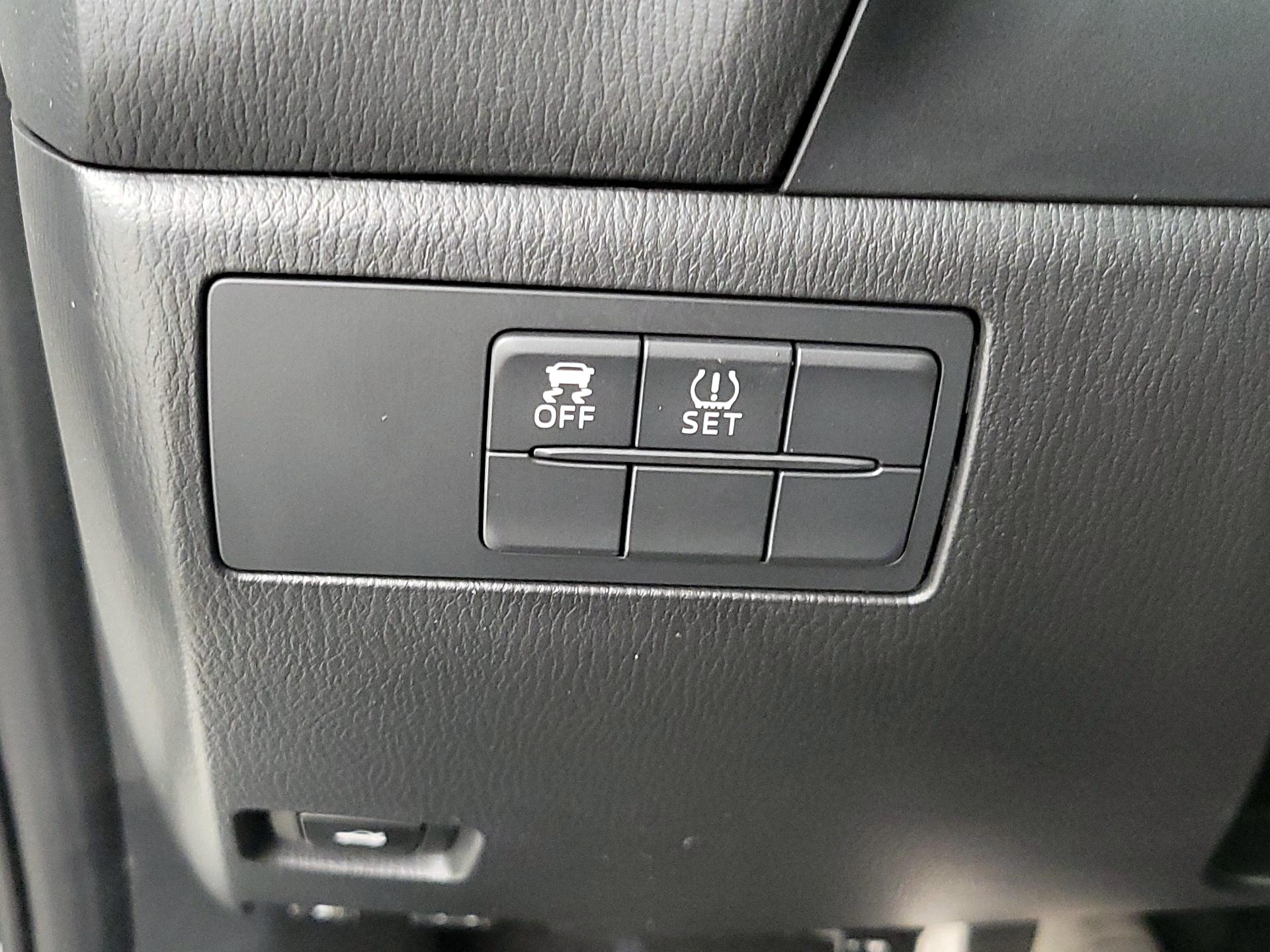 Thumbnail: 2015 Mazda Mazda3 - 13