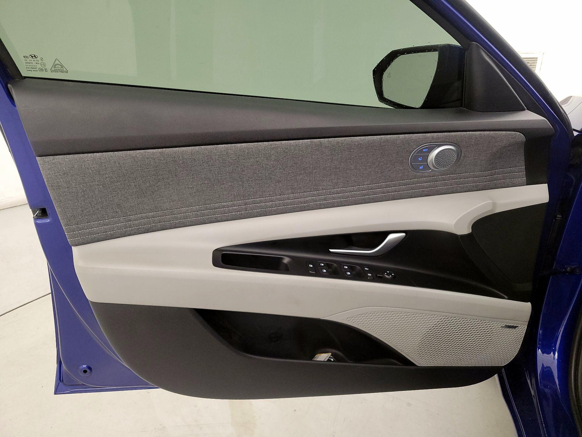 Thumbnail: 2023 Hyundai Elantra - 12