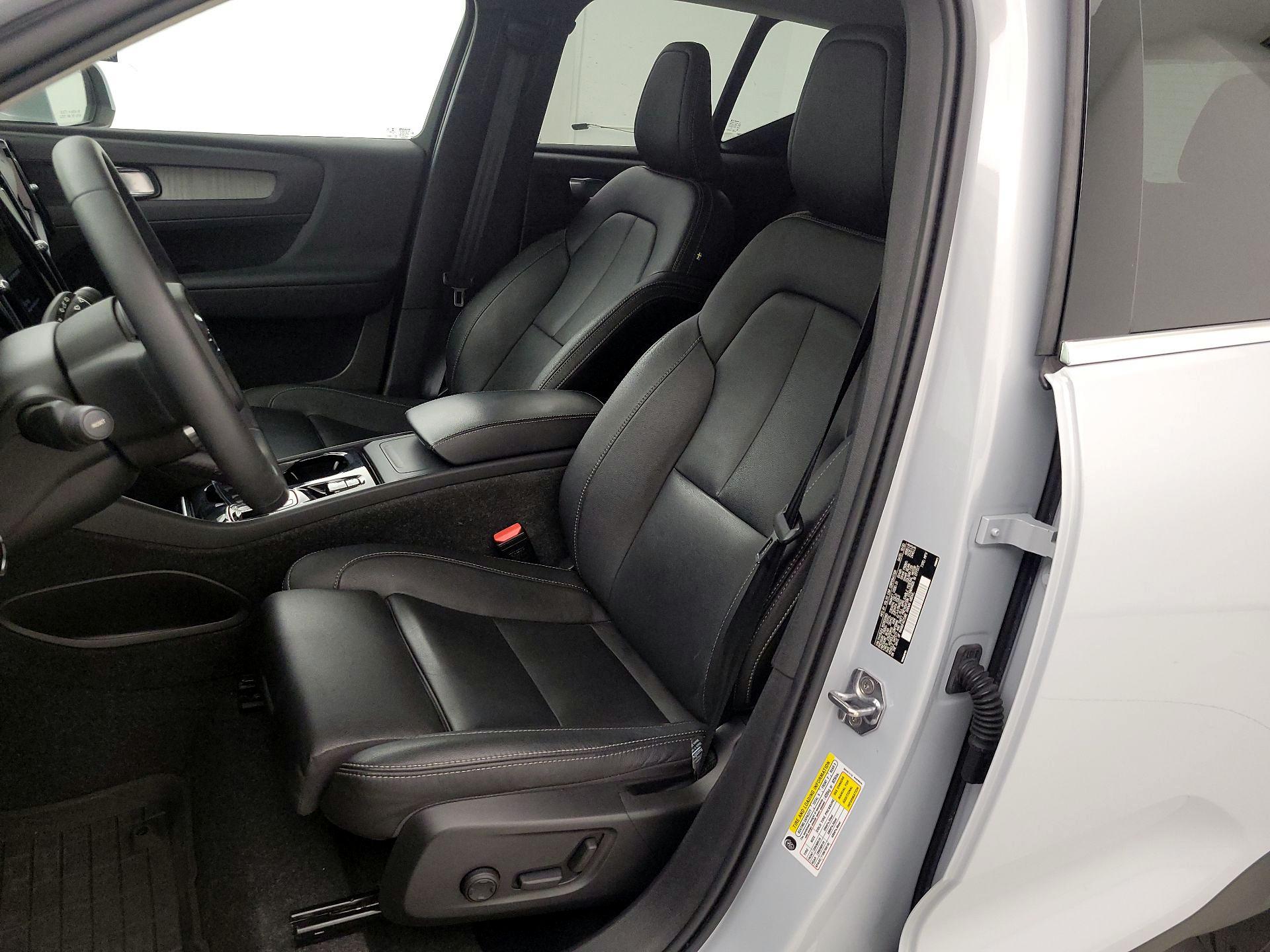 Thumbnail: 2021 Volvo XC40 - 11
