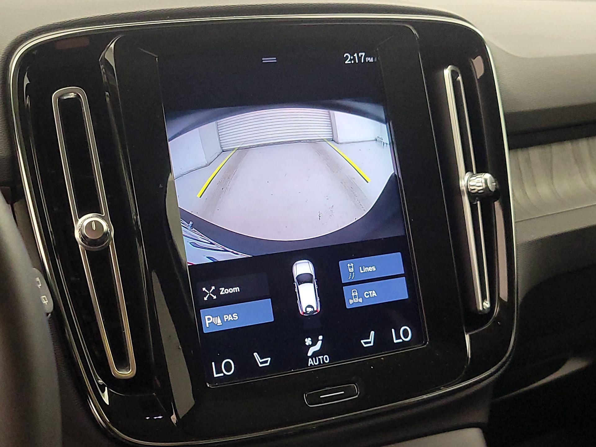 Thumbnail: 2021 Volvo XC40 - 14