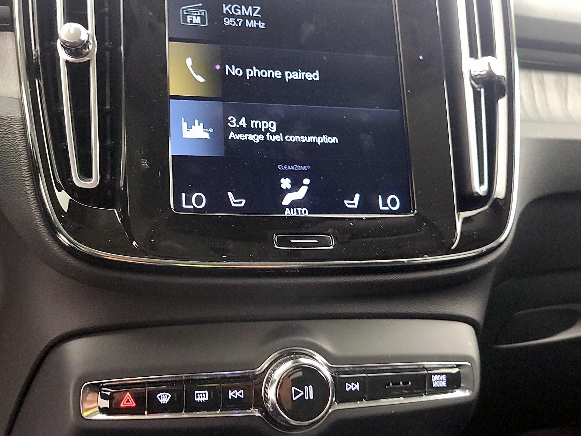 Thumbnail: 2021 Volvo XC40 - 16