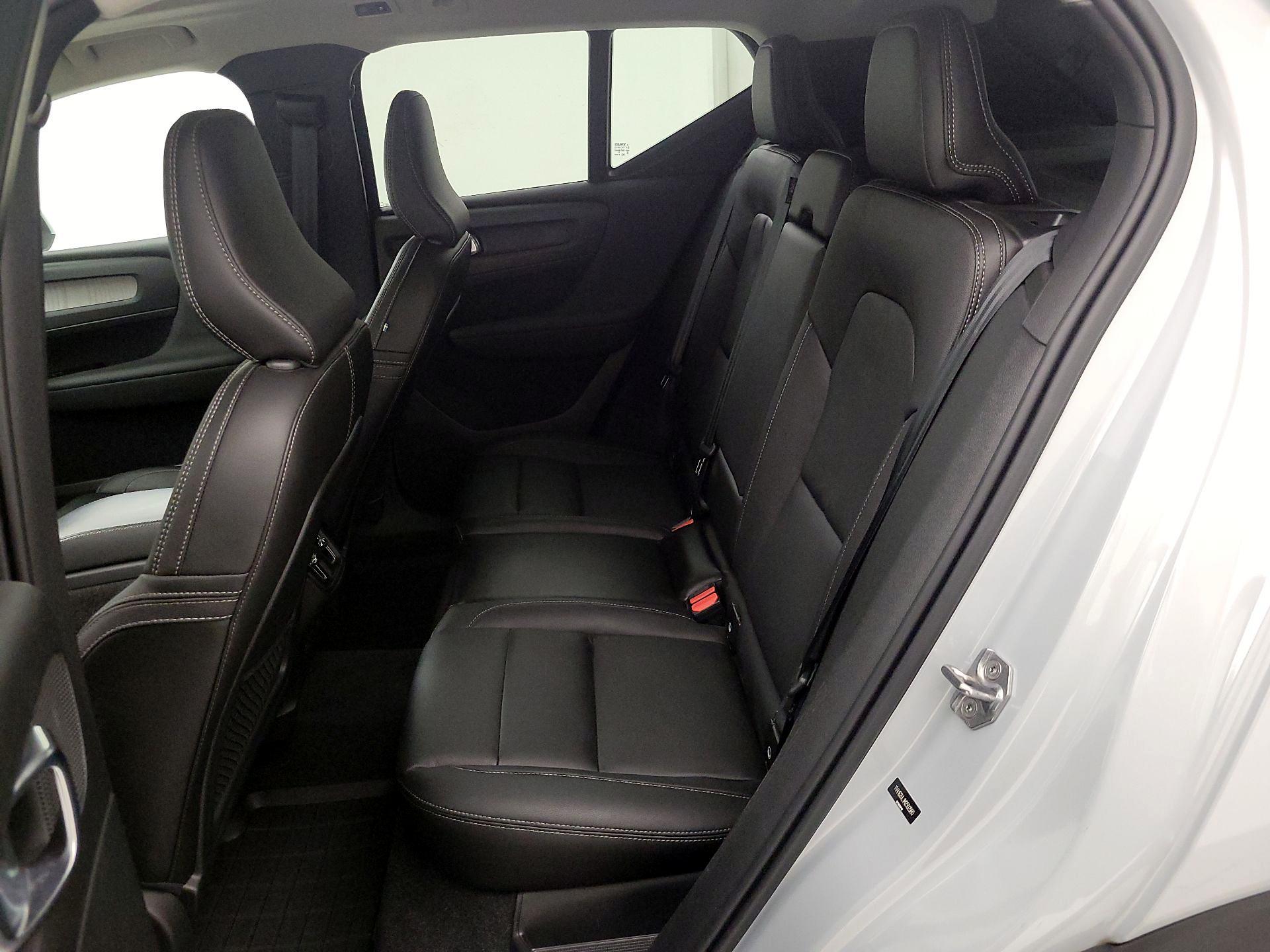 Thumbnail: 2021 Volvo XC40 - 20