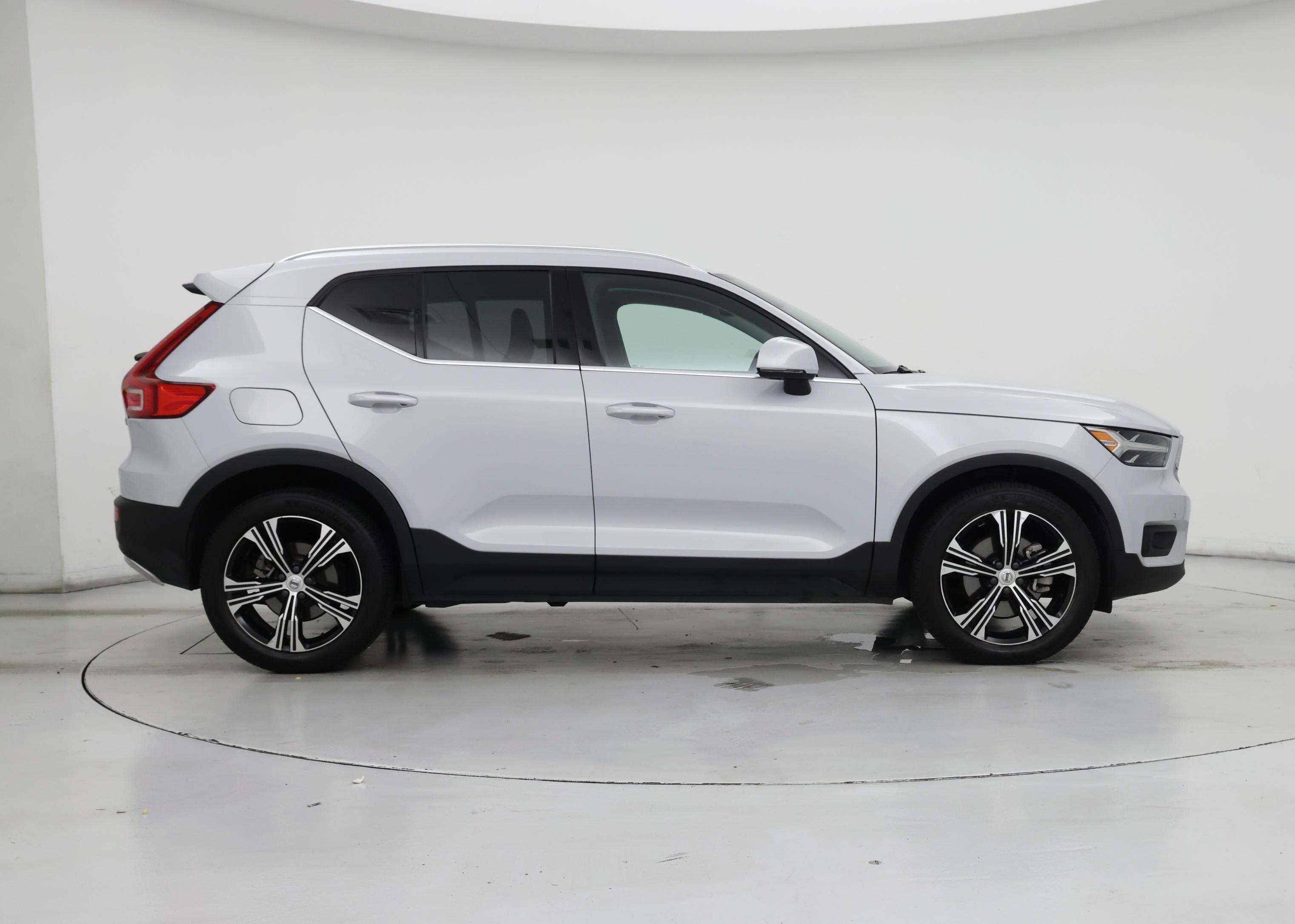 Thumbnail: 2021 Volvo XC40 - 7