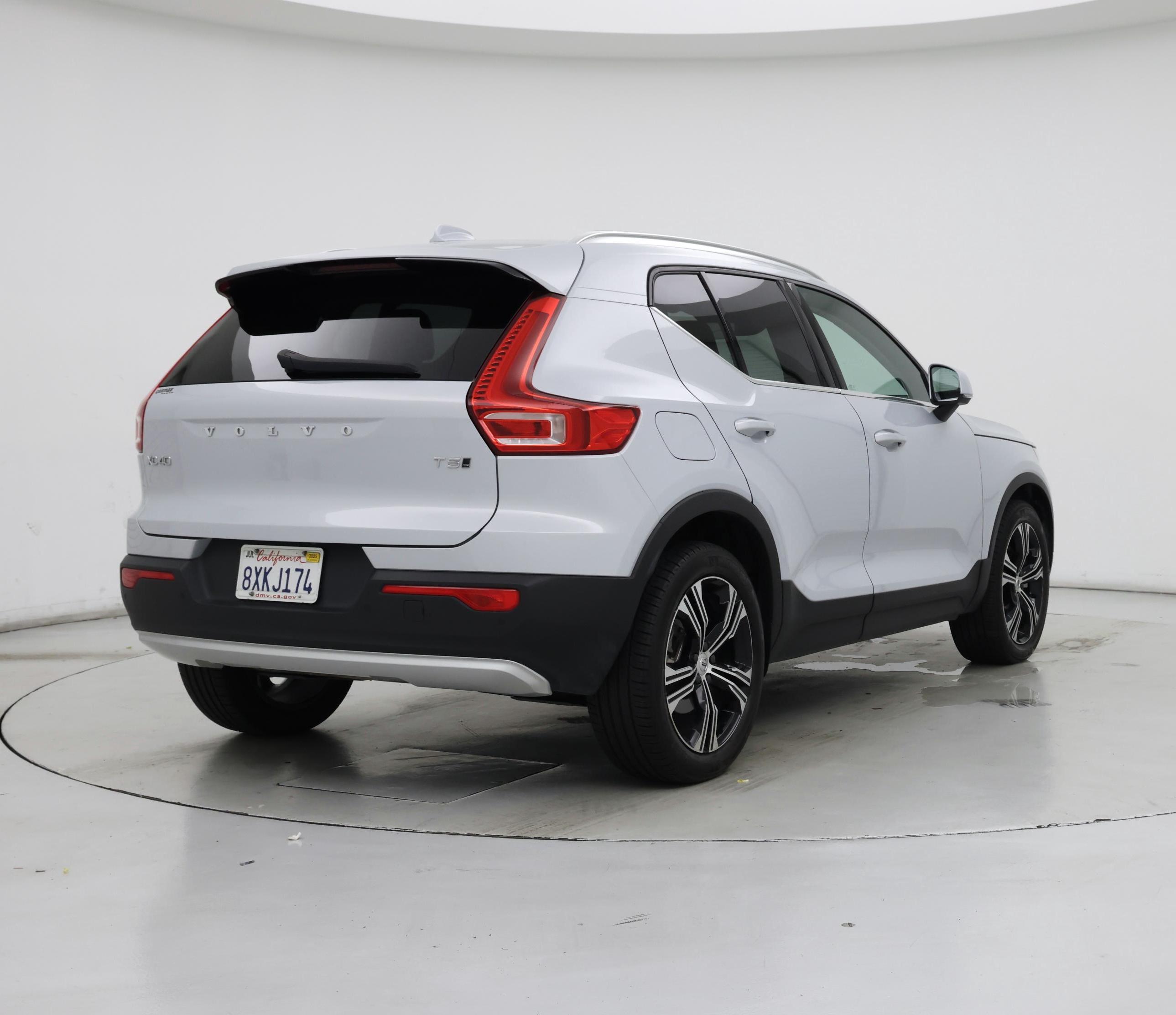 Thumbnail: 2021 Volvo XC40 - 8