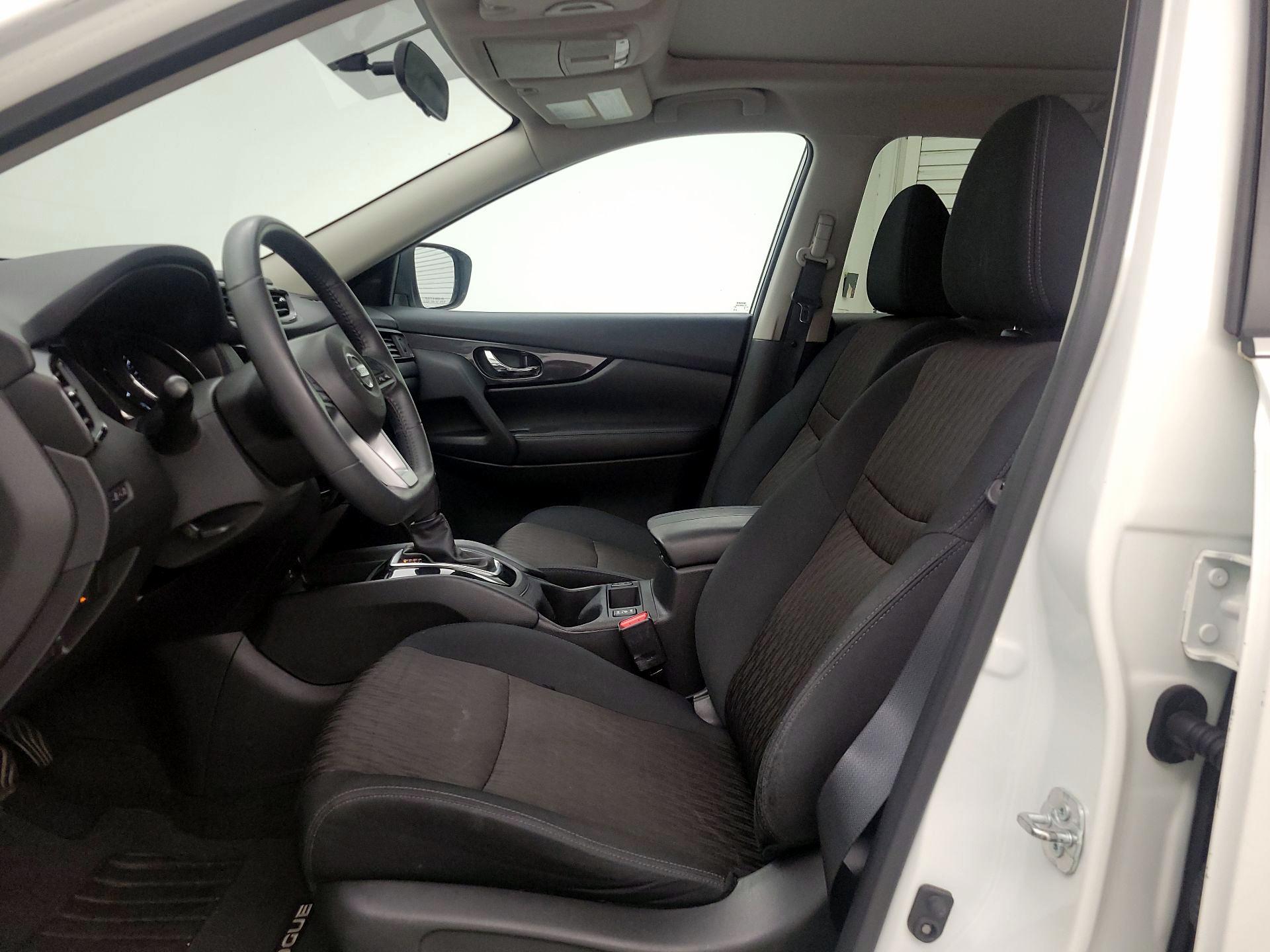 Thumbnail: 2017 Nissan Rogue - 11