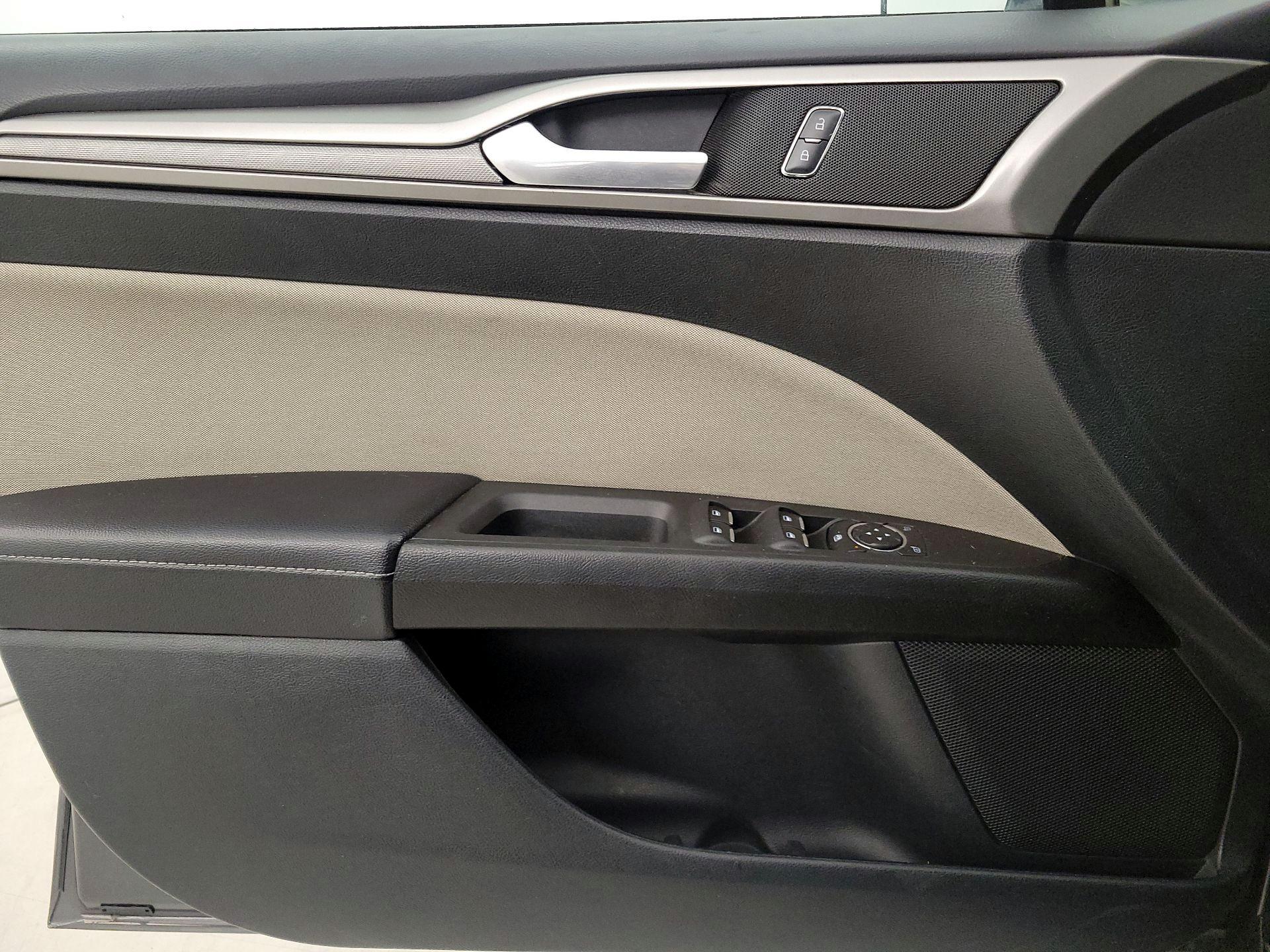 Thumbnail: 2017 Ford Fusion - 12