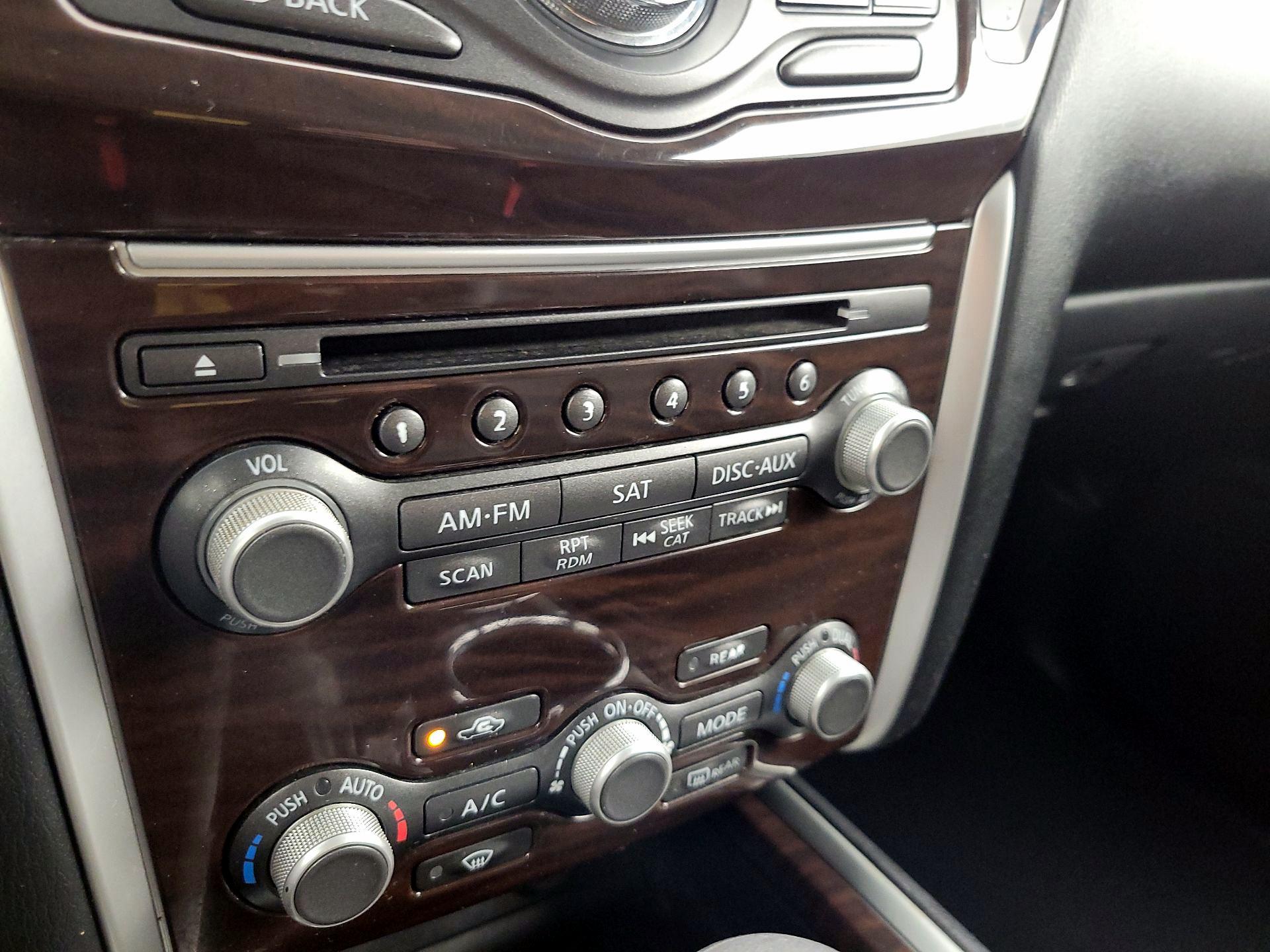 Thumbnail: 2015 Nissan Pathfinder - 17