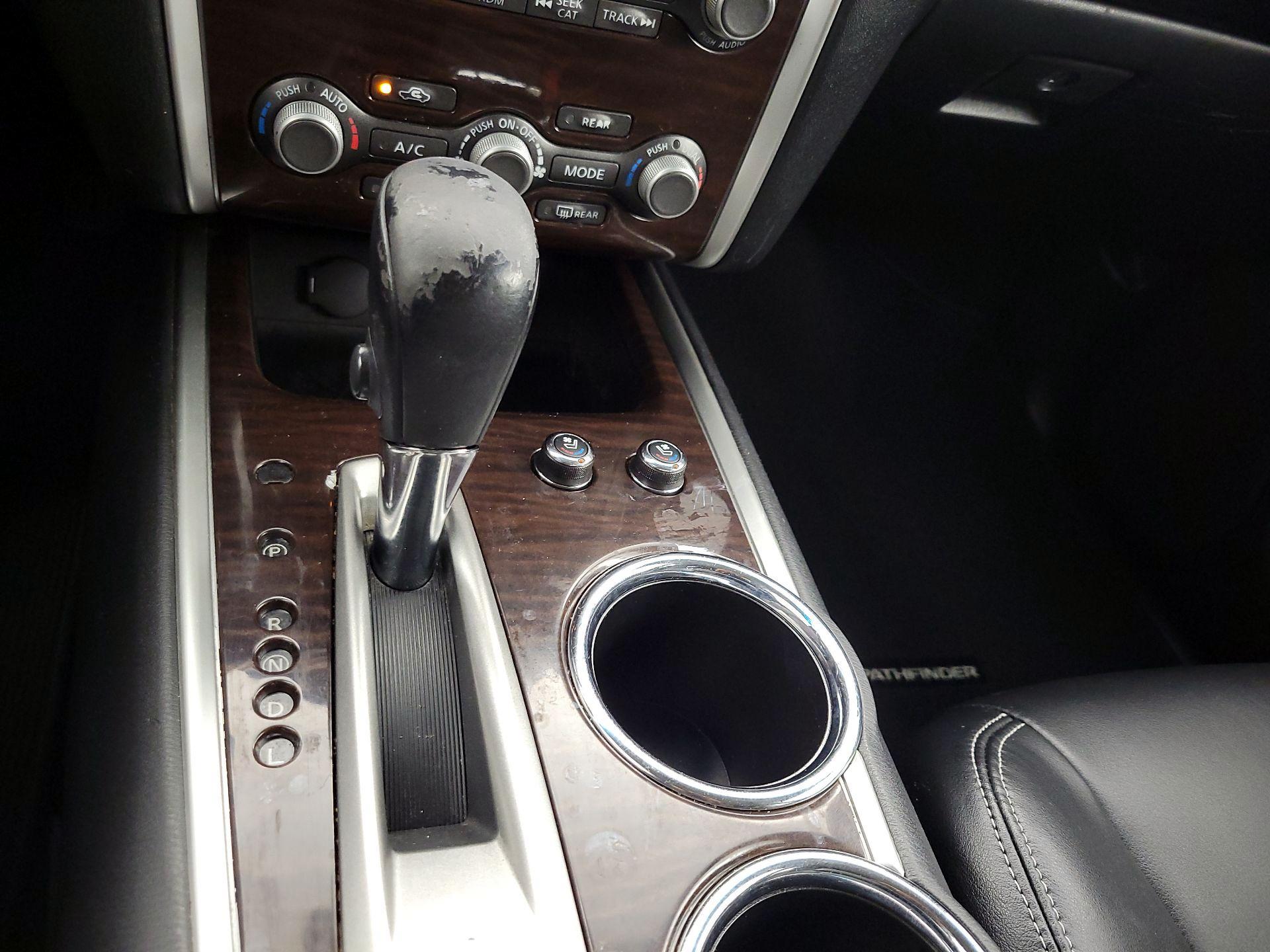 Thumbnail: 2015 Nissan Pathfinder - 18