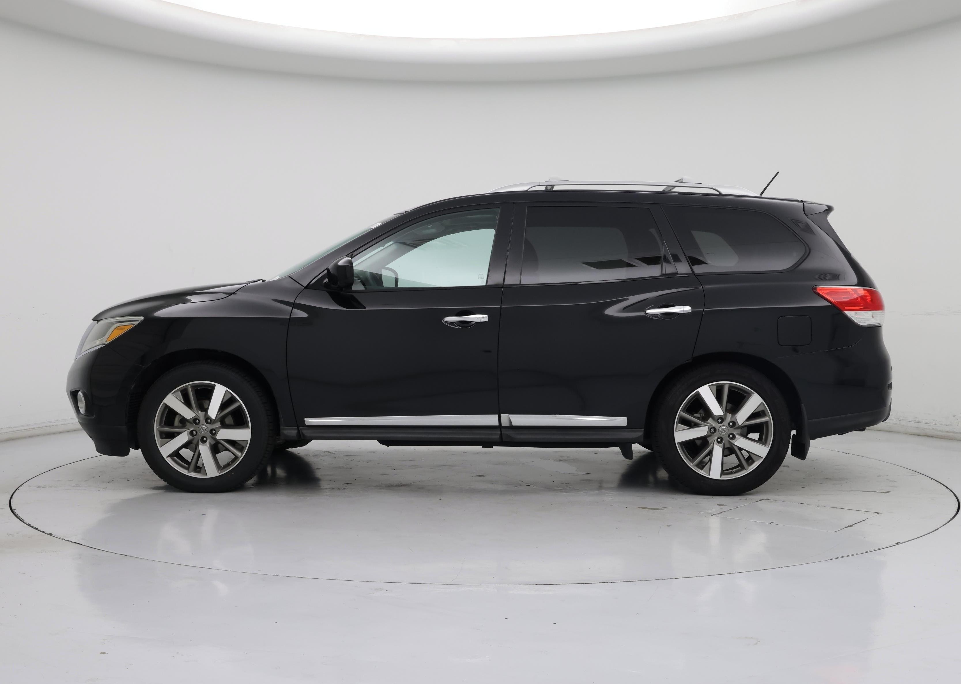 Thumbnail: 2015 Nissan Pathfinder - 3