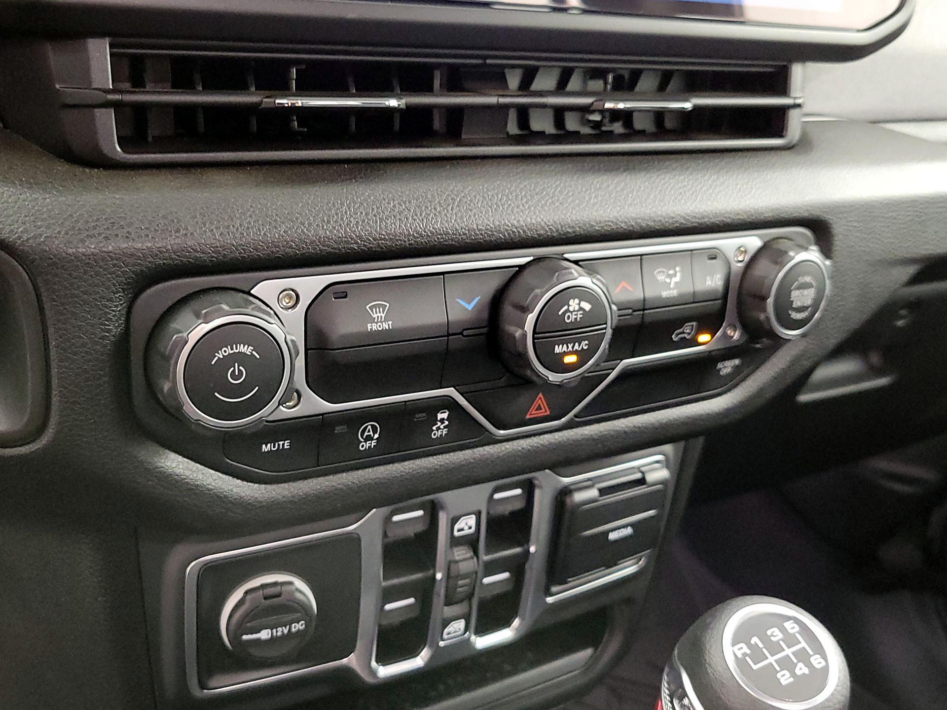 Thumbnail: 2025 Jeep Wrangler - 14