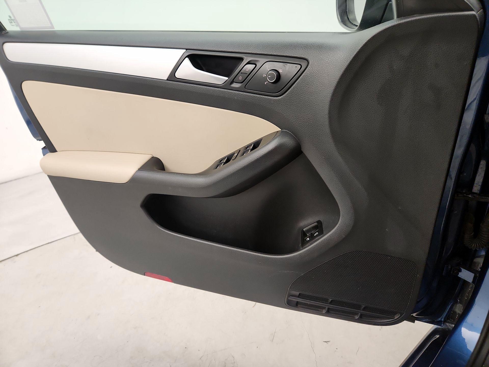 Thumbnail: 2015 Volkswagen Jetta - 12