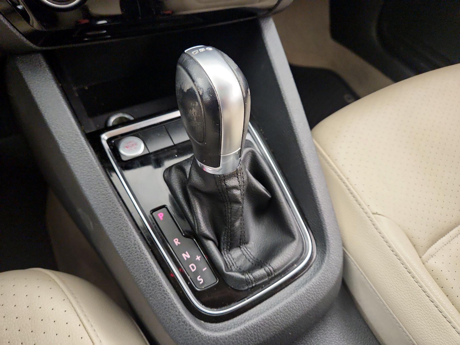 Thumbnail: 2015 Volkswagen Jetta - 17
