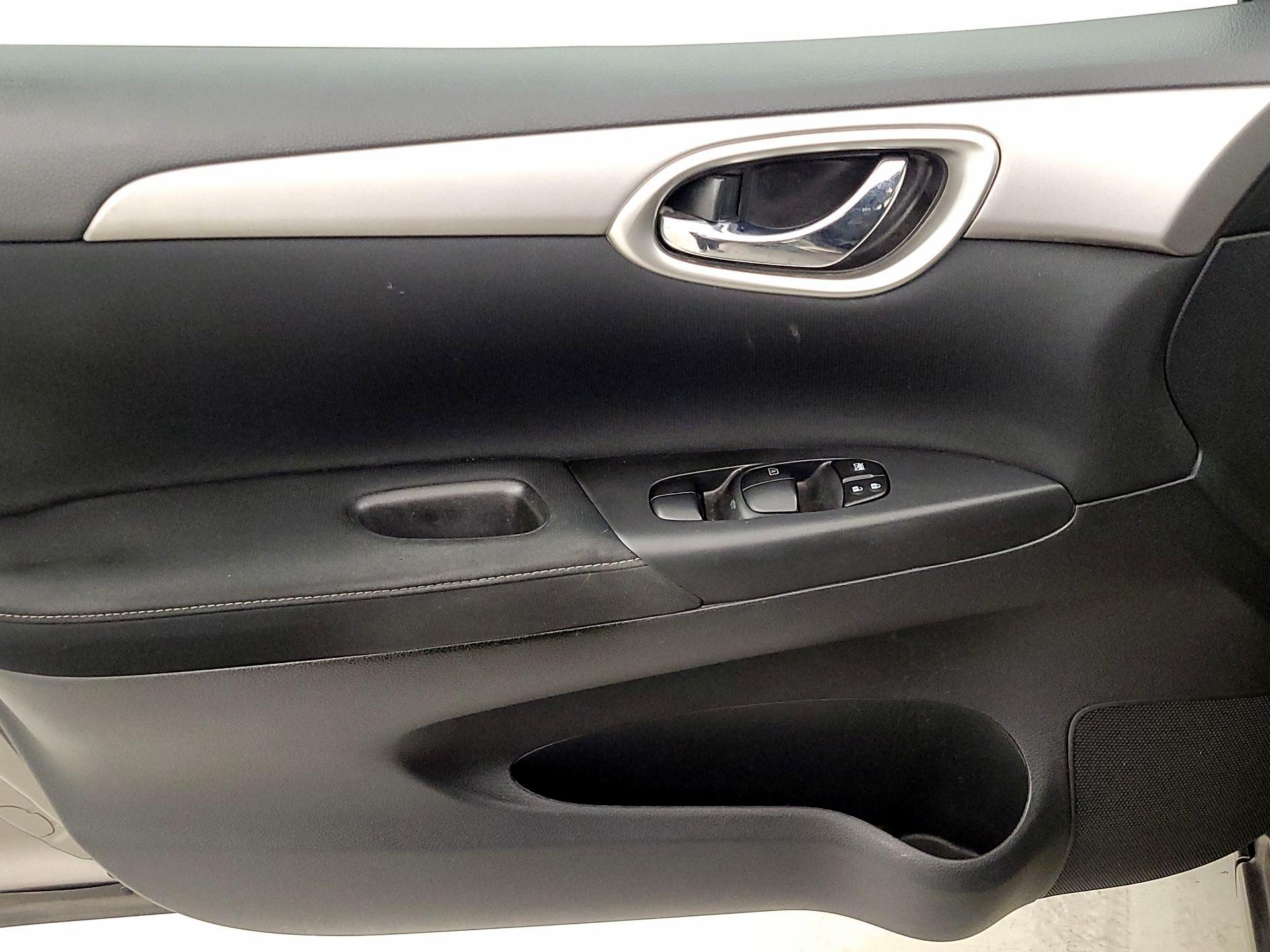 Thumbnail: 2015 Nissan Sentra - 12