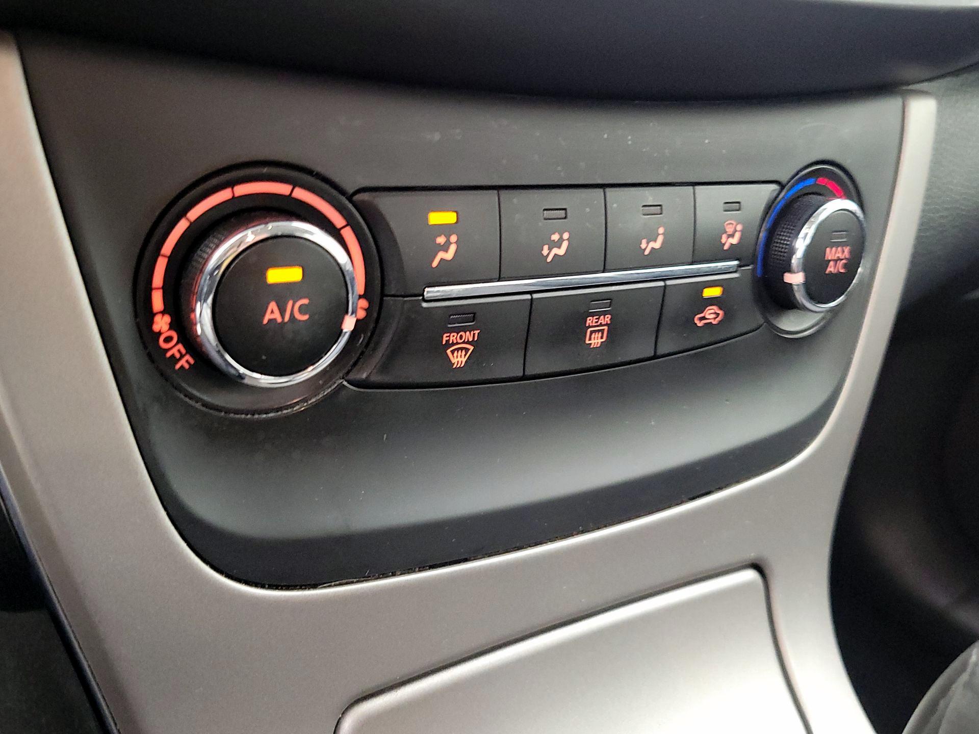 Thumbnail: 2015 Nissan Sentra - 16