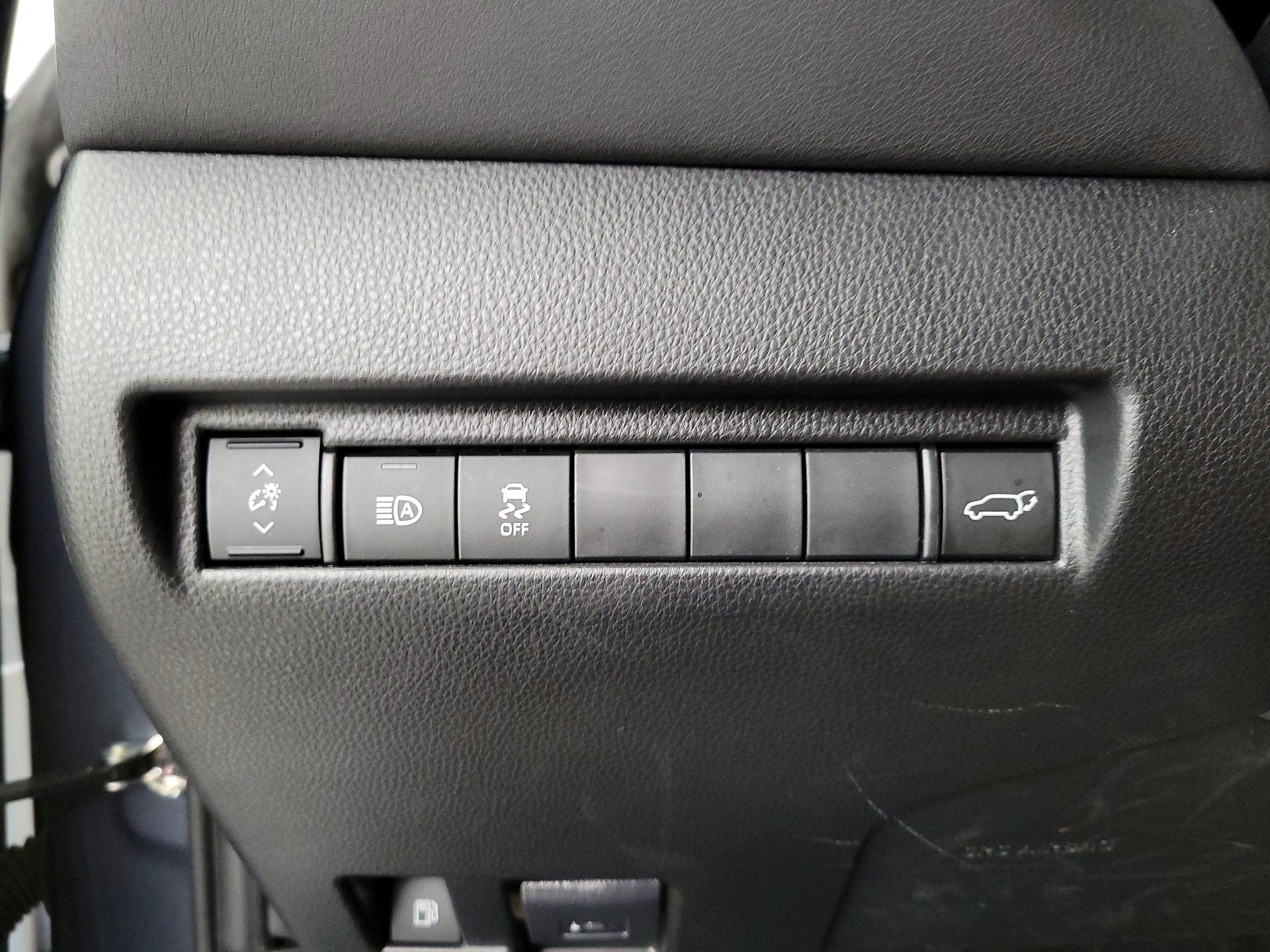 Thumbnail: 2021 Toyota Venza - 13