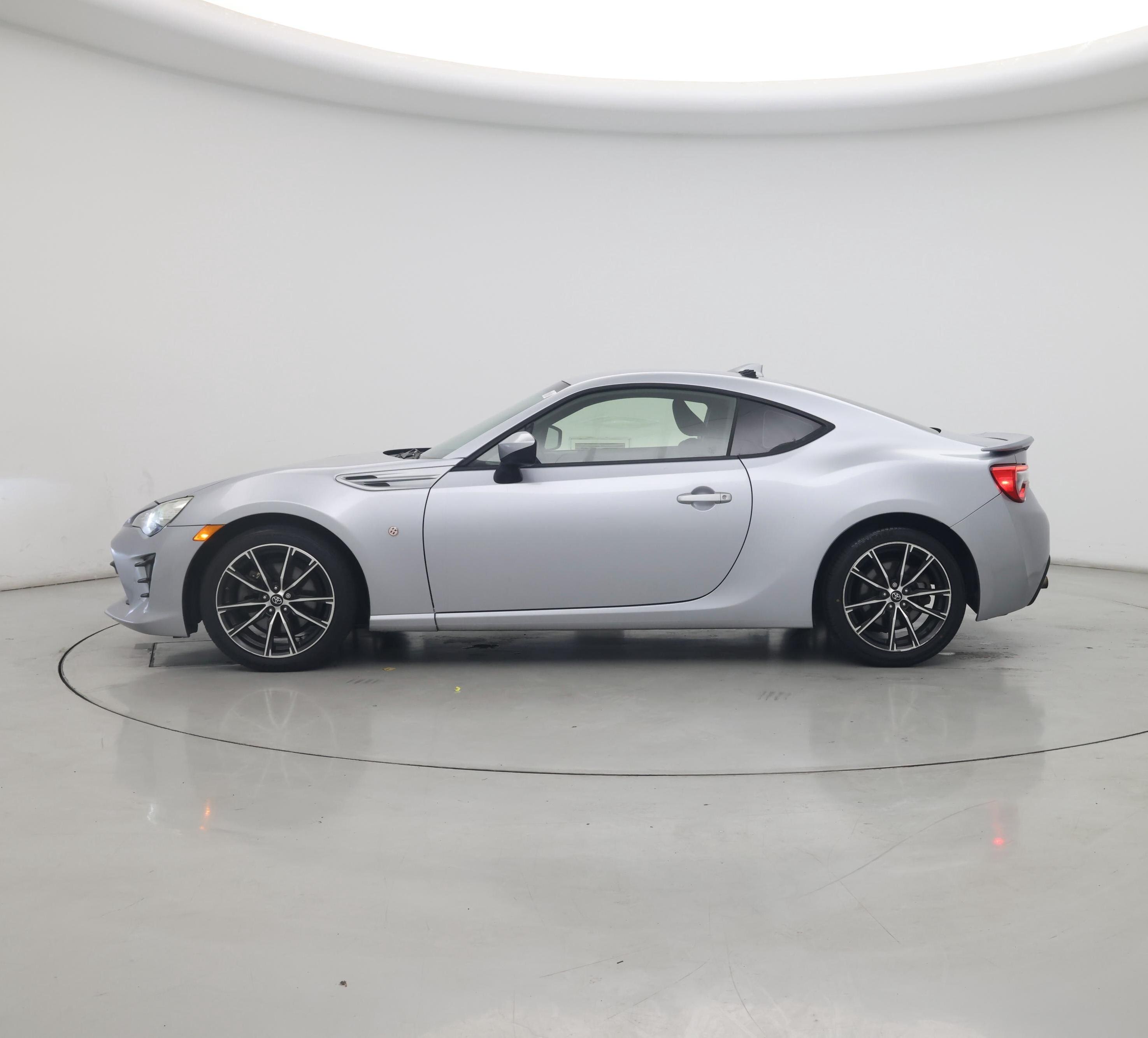 Thumbnail: 2017 Toyota 86 - 3