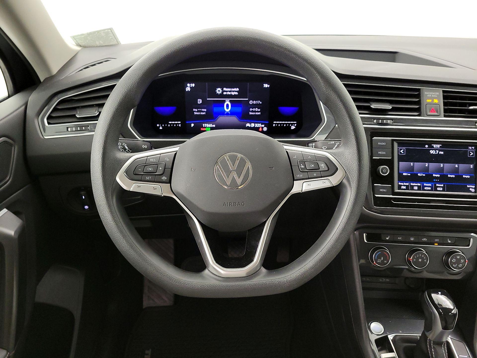 Thumbnail: 2022 Volkswagen Tiguan - 10